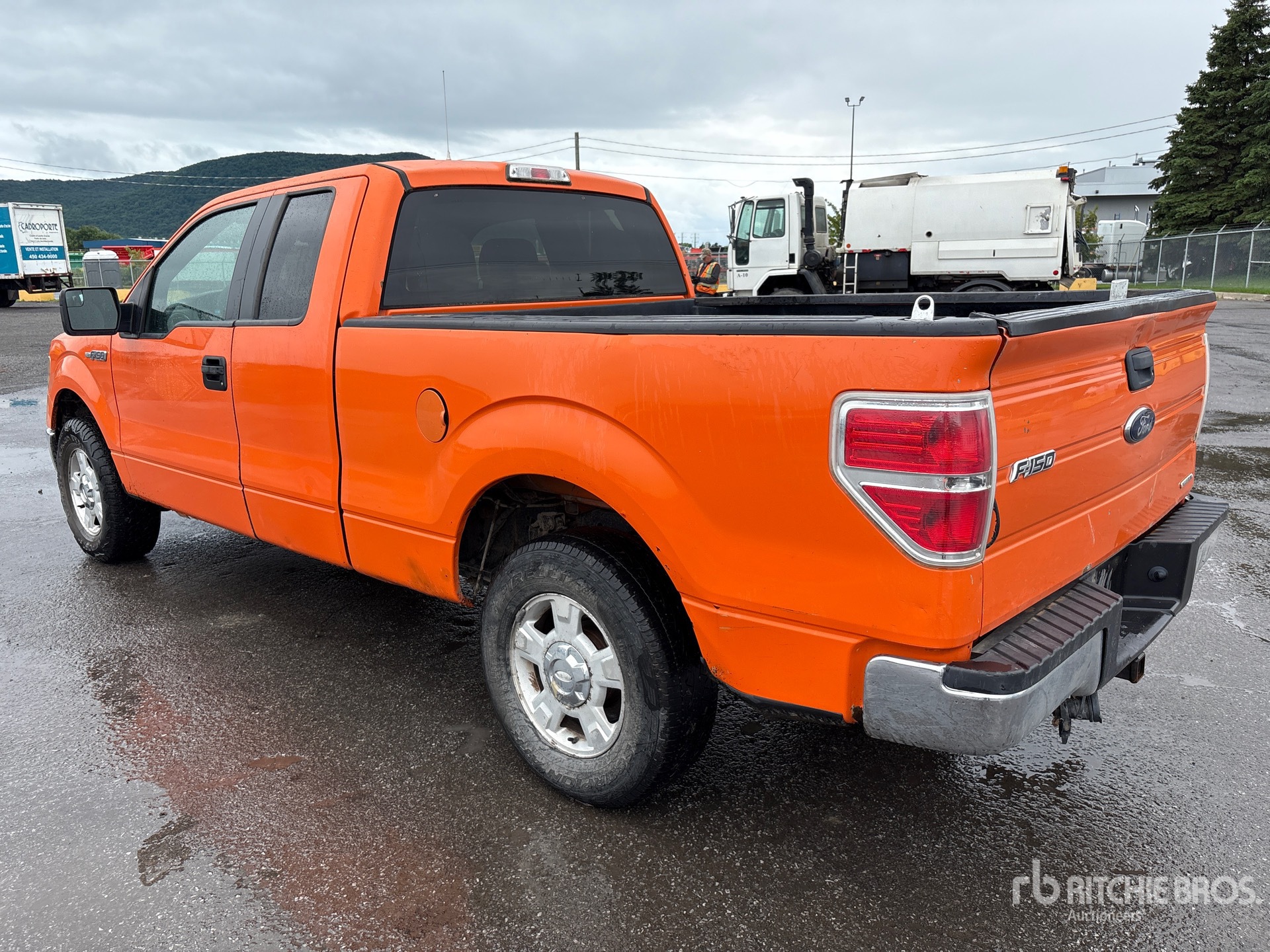 General Appearance with Picture, Left Rear Corner