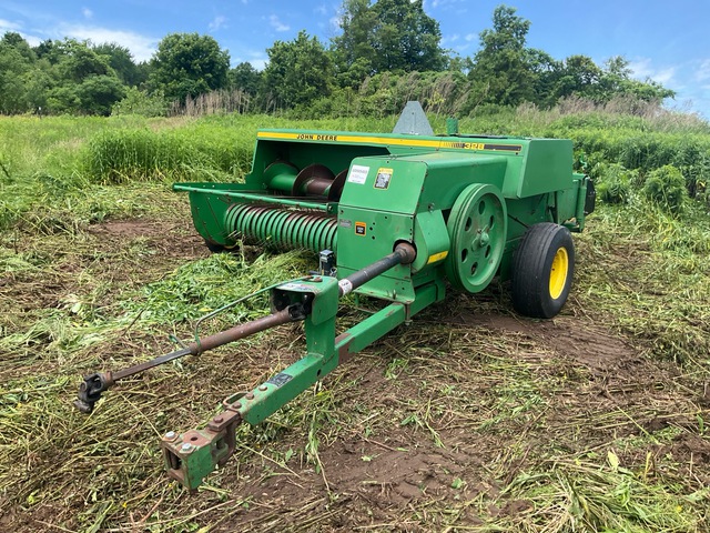 John Deere 328 Square Baler John Deere 328 Square Baler