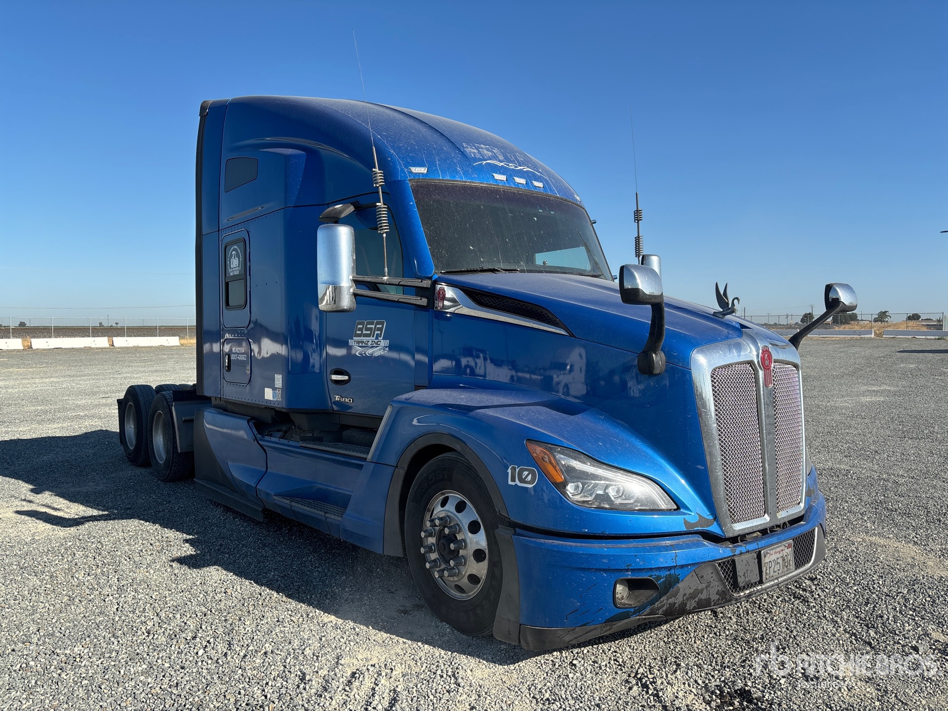 General Appearance with Picture, Right Front Corner