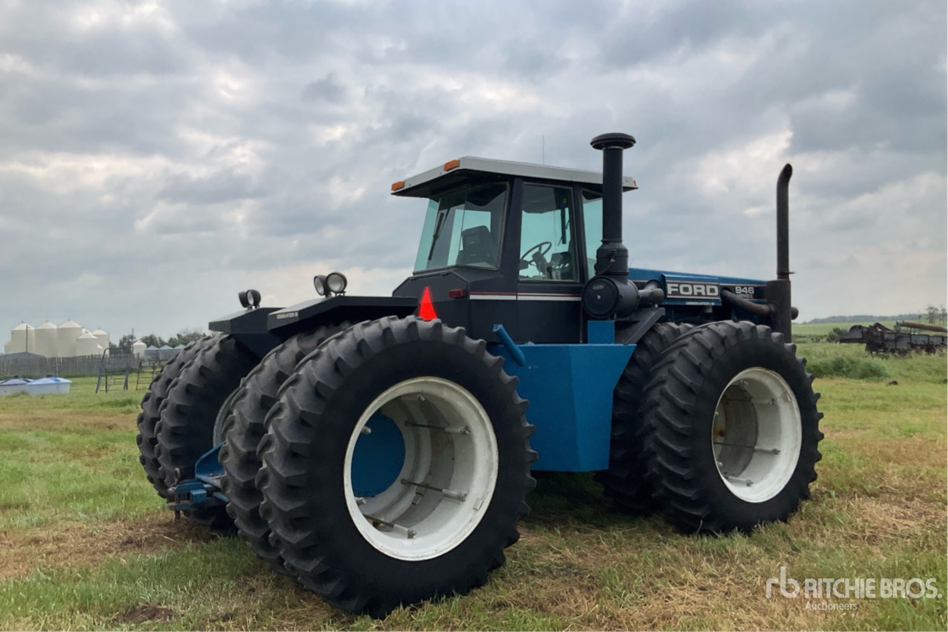 1991 Ford VERSATILE 946