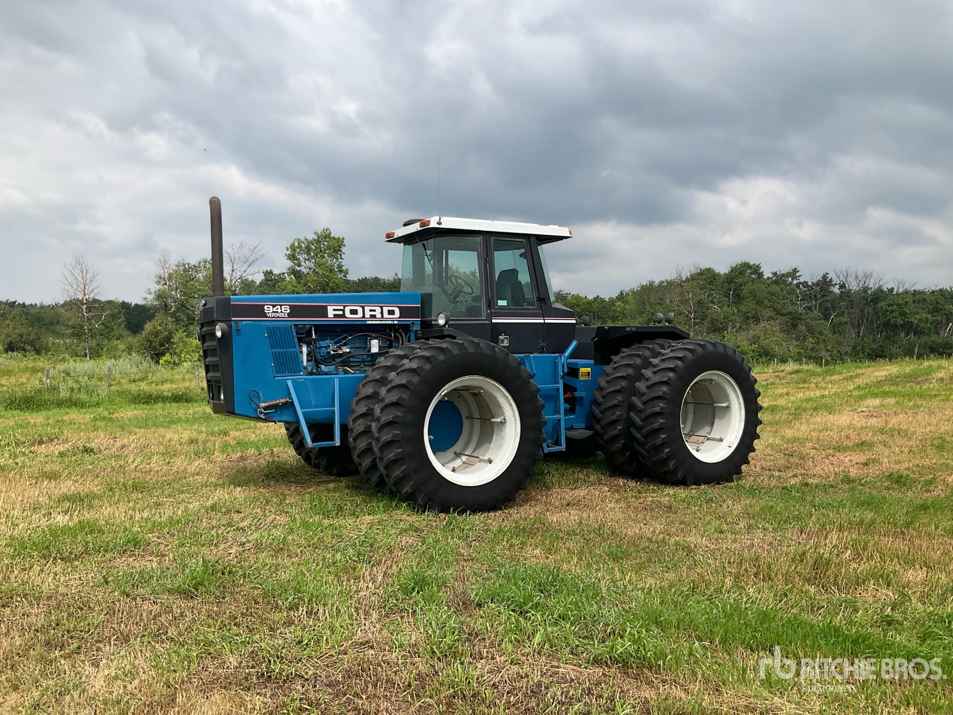 1991 Ford VERSATILE 946