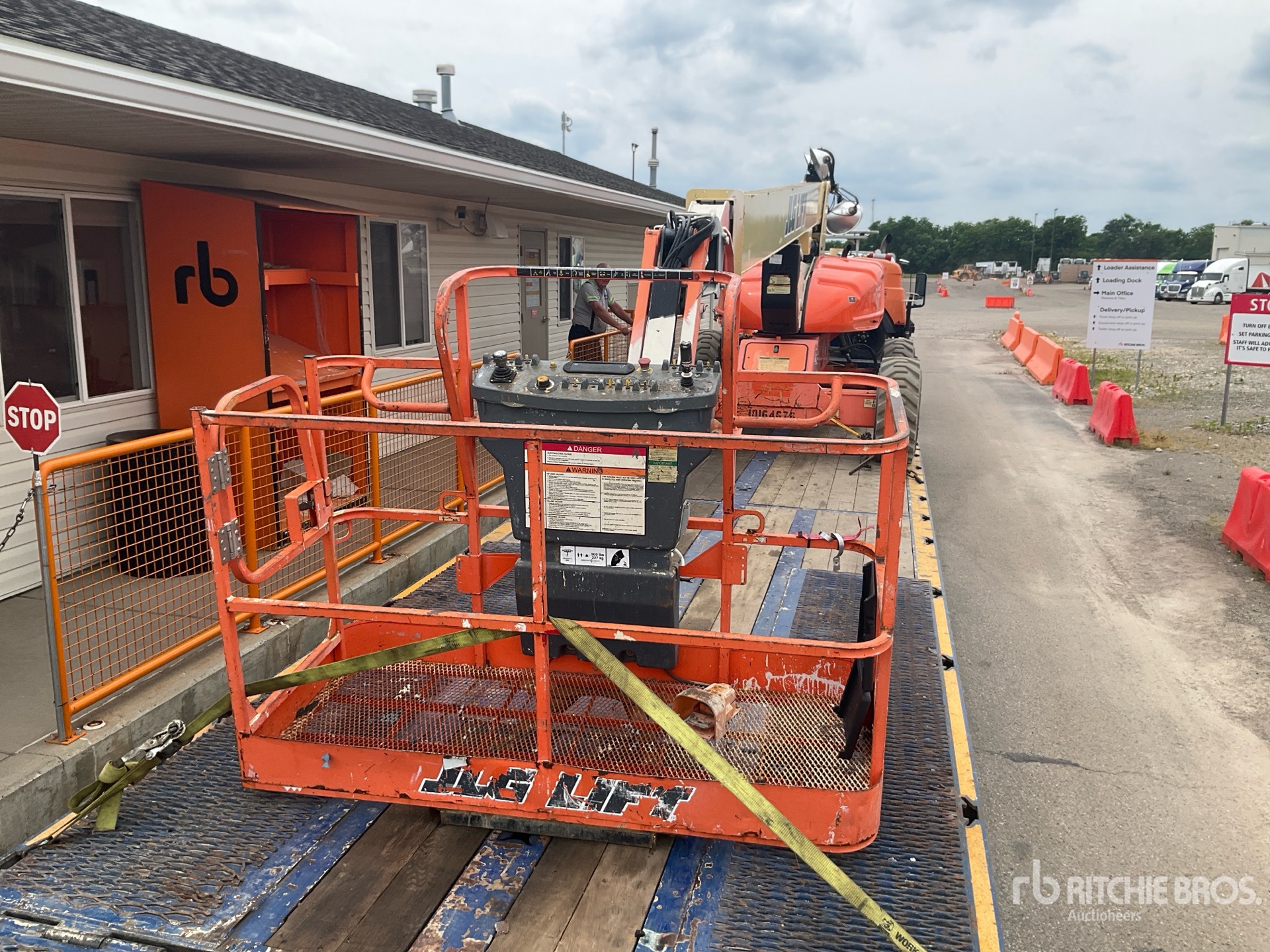 Photo of a 2013 JLG M600JP