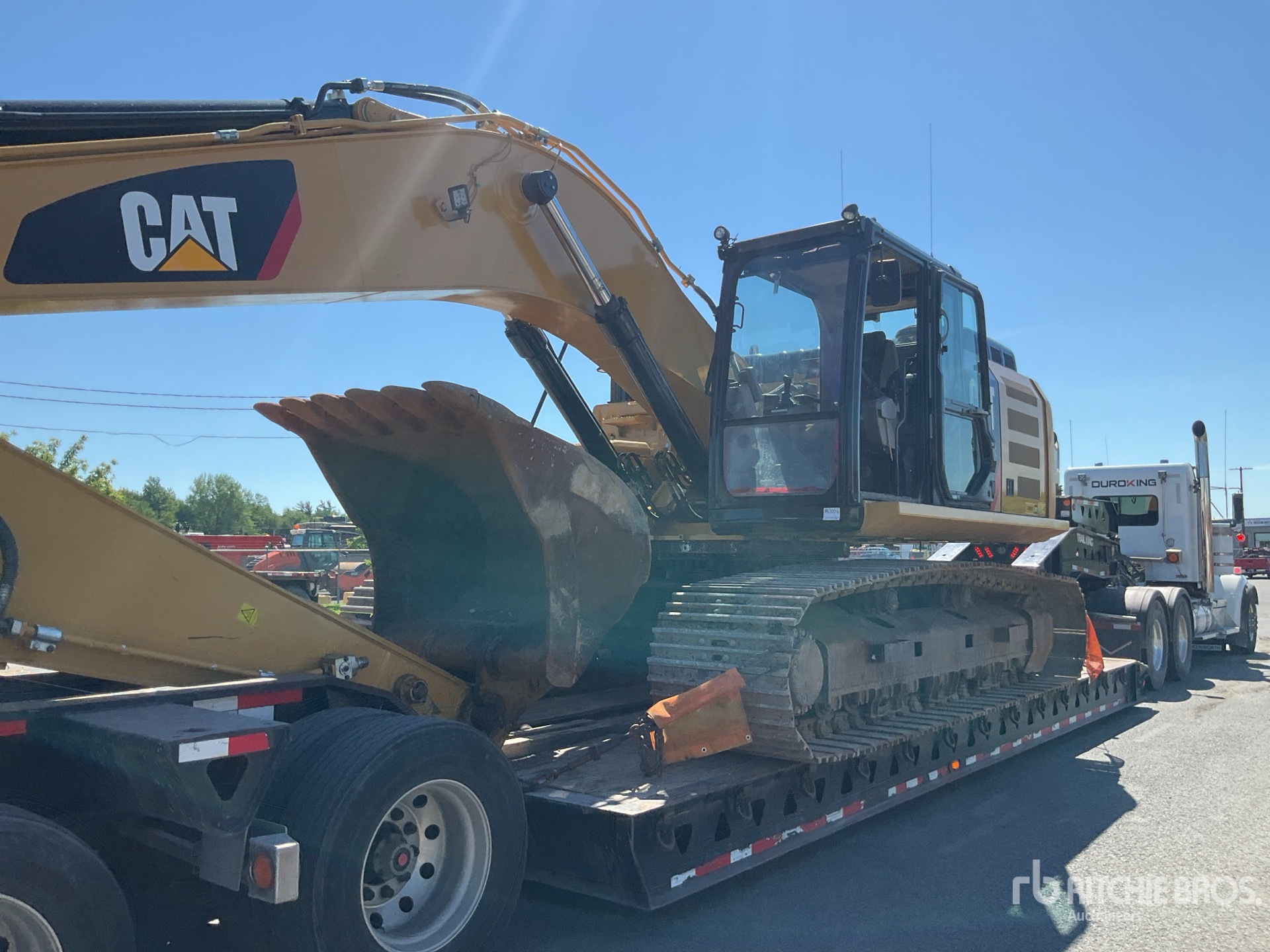 Photo of a 2018 Caterpillar 330F L