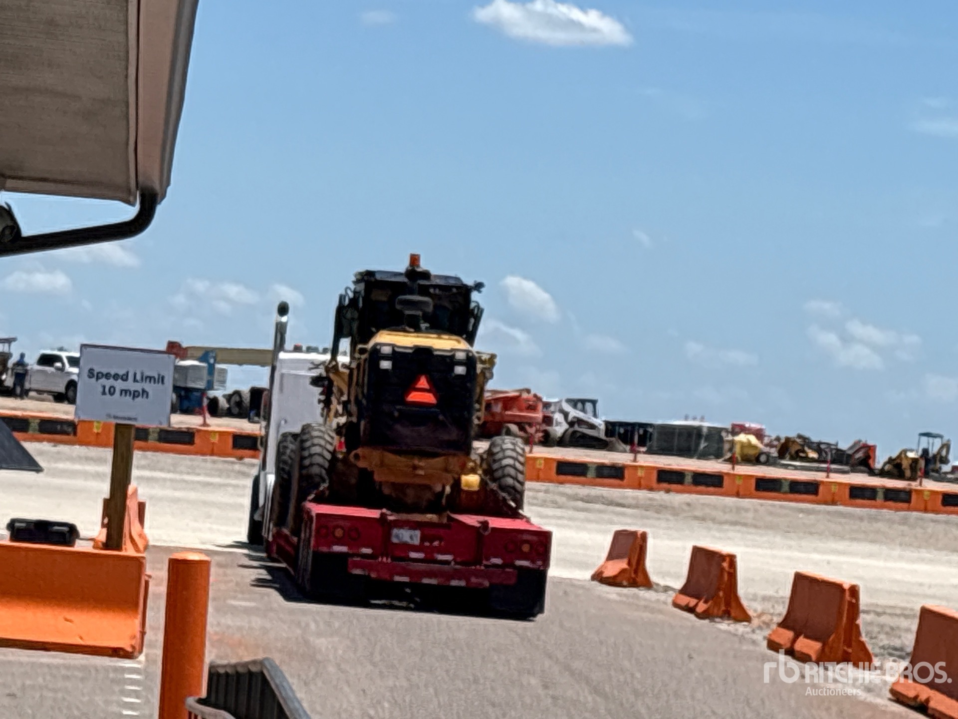 Photo of a 2022 Caterpillar 140