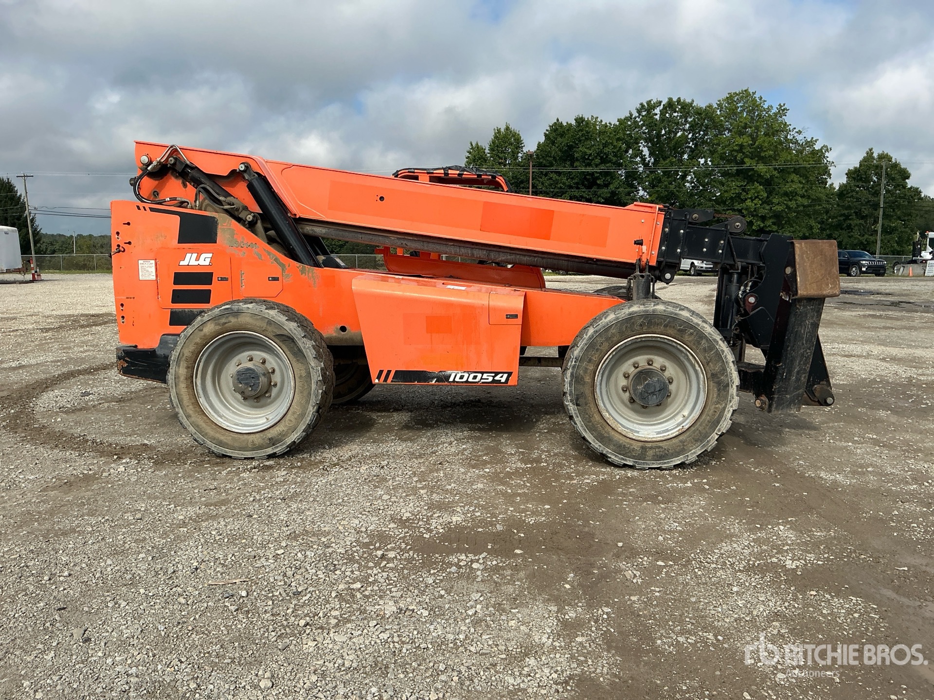 2017 JLG 10054