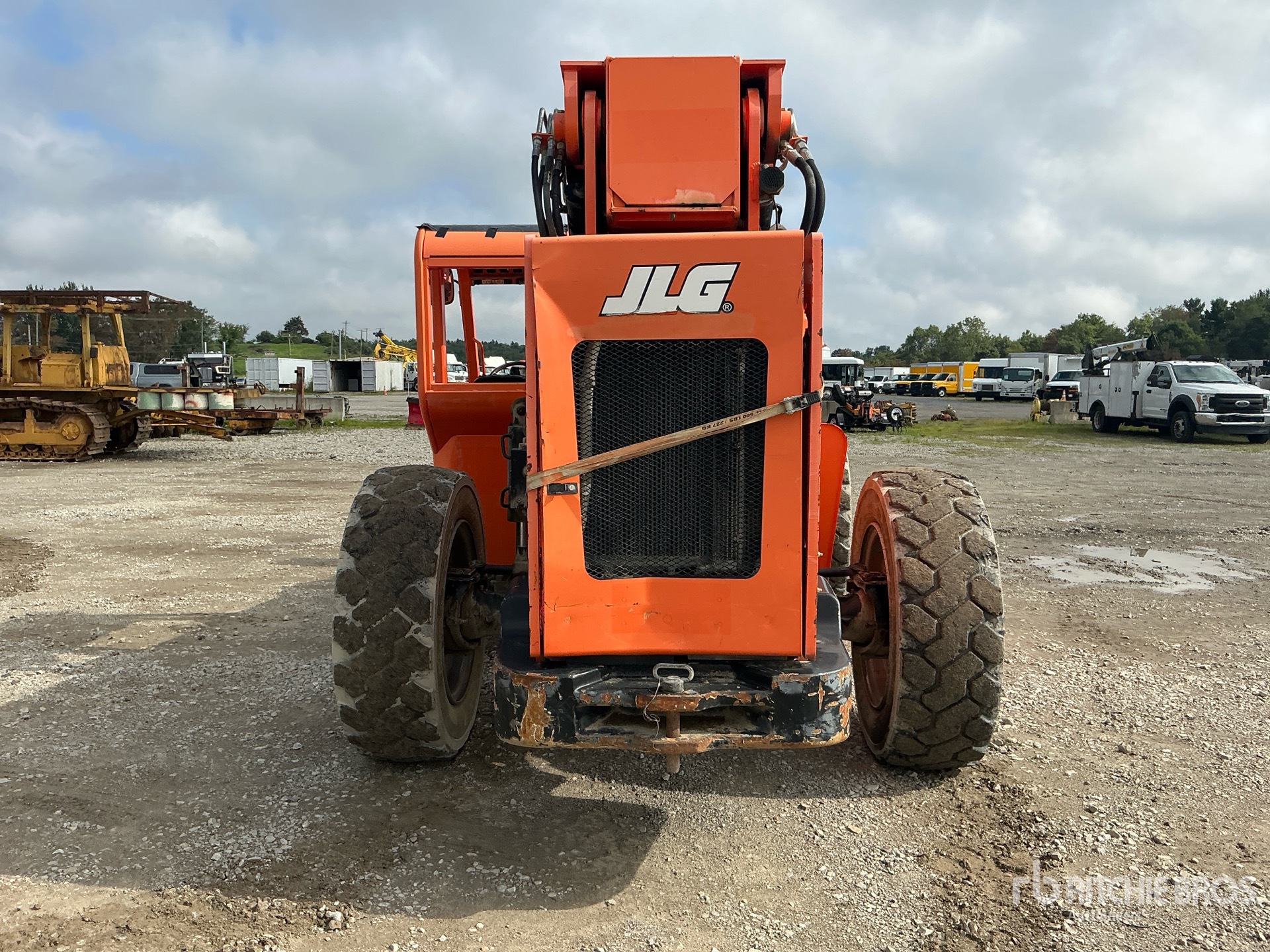 2017 JLG 10054