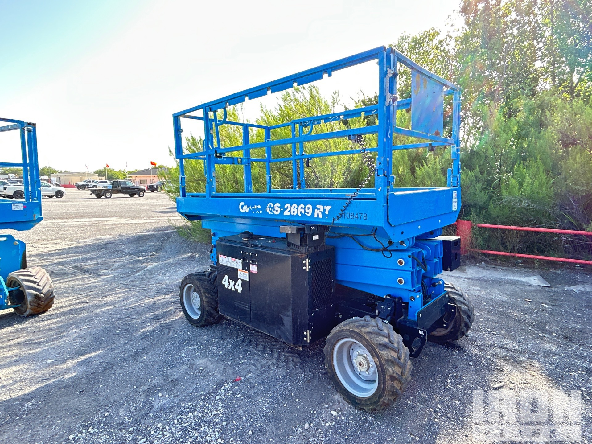 General Appearance with Picture, Right Front Corner
