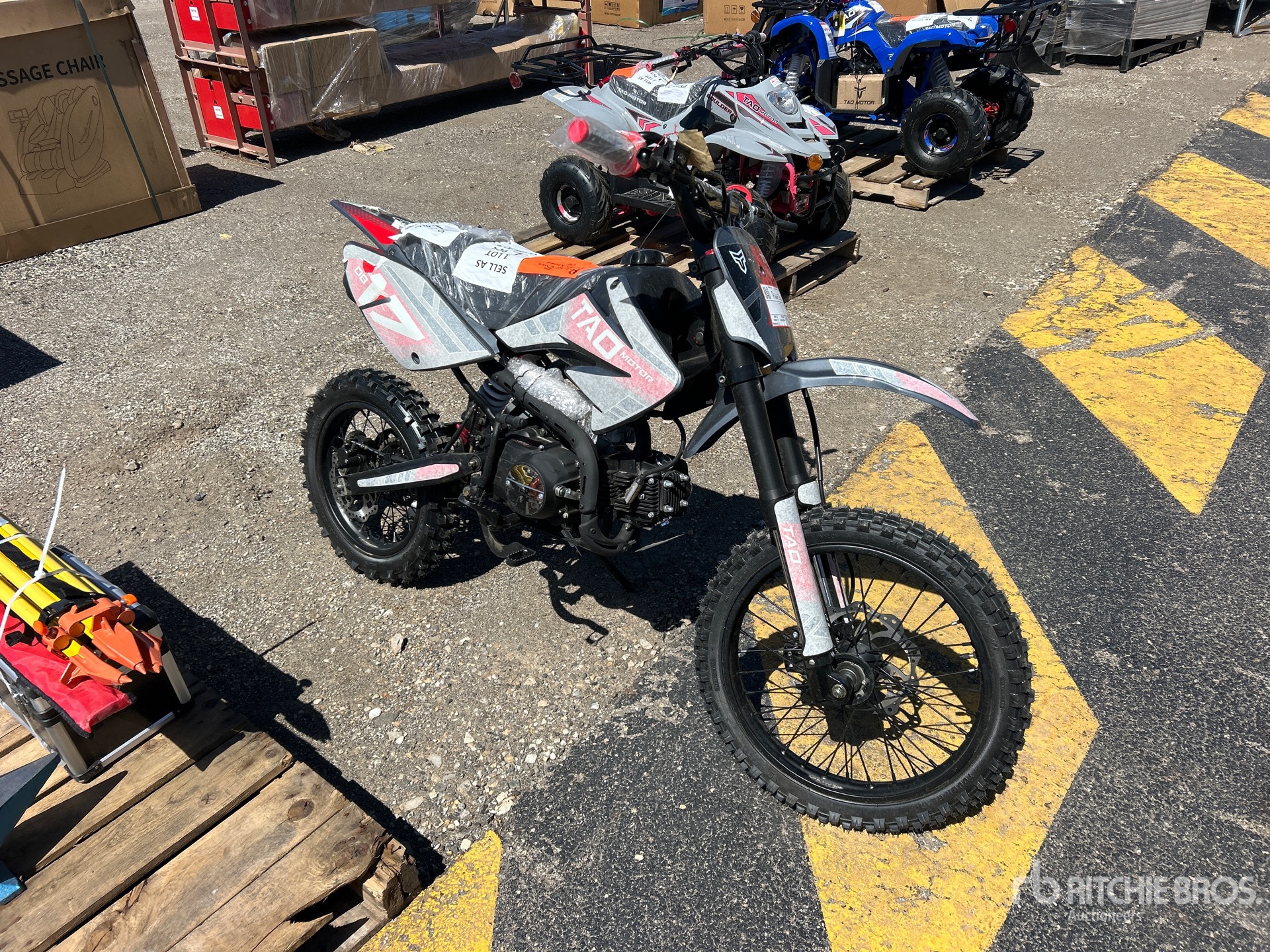 General Appearance with Picture, Right Front Corner