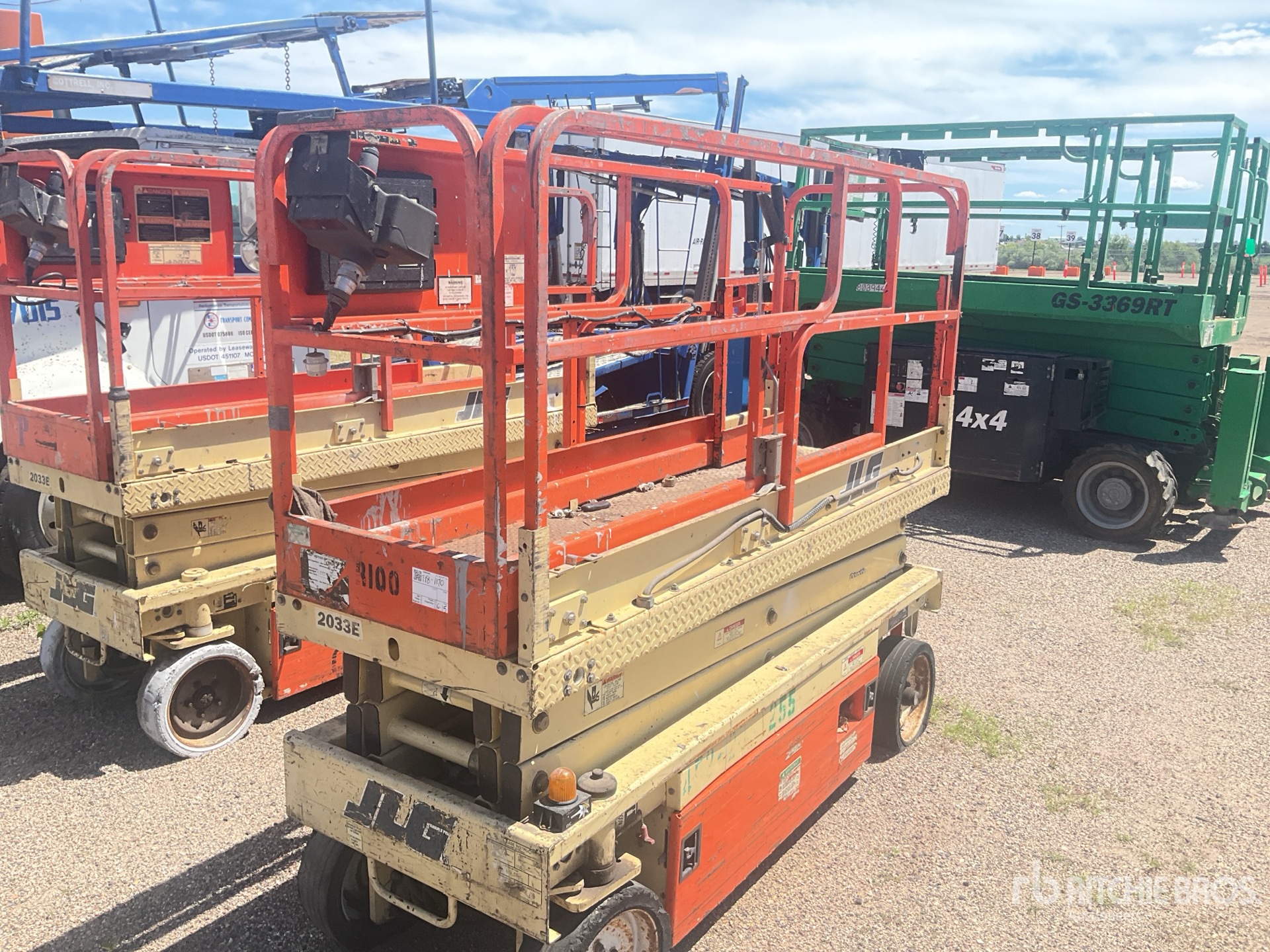 Photo of a  JLG 2033E