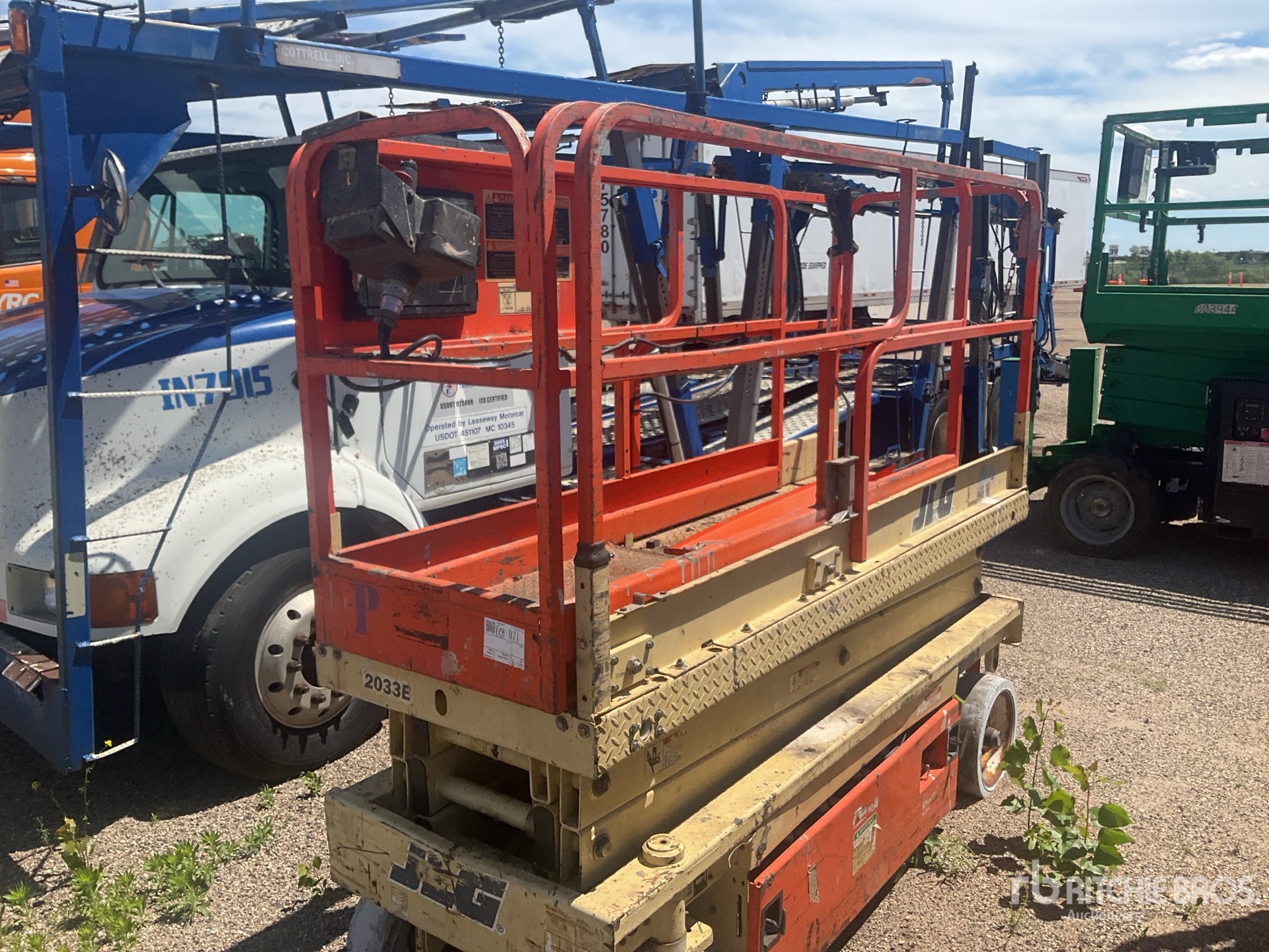 Photo of a  JLG 2033E