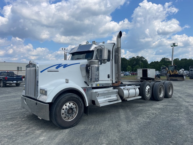 2018 Kenworth W900 8x4 Tri/A Day Cab Truck Tractor