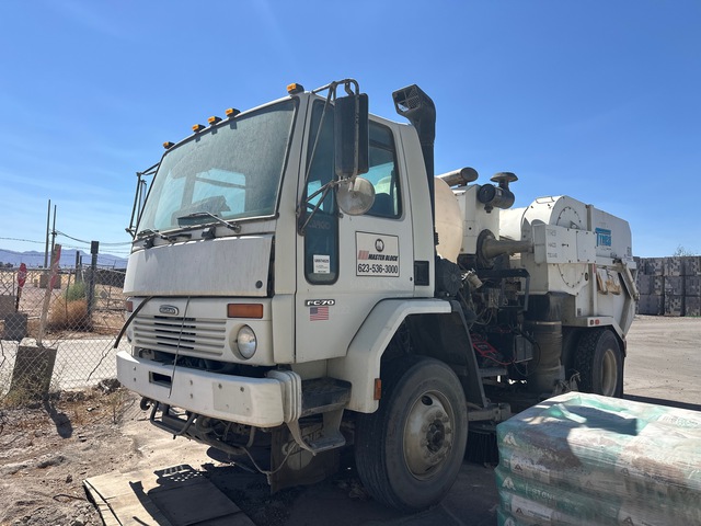 2002 Tymco 600 on 2003 Freightliner FC70 Sweeper Truck (Inoperable) 2002 Tymco 600 on 2003 Freightliner FC70 Sweeper Truck (Inoperable)