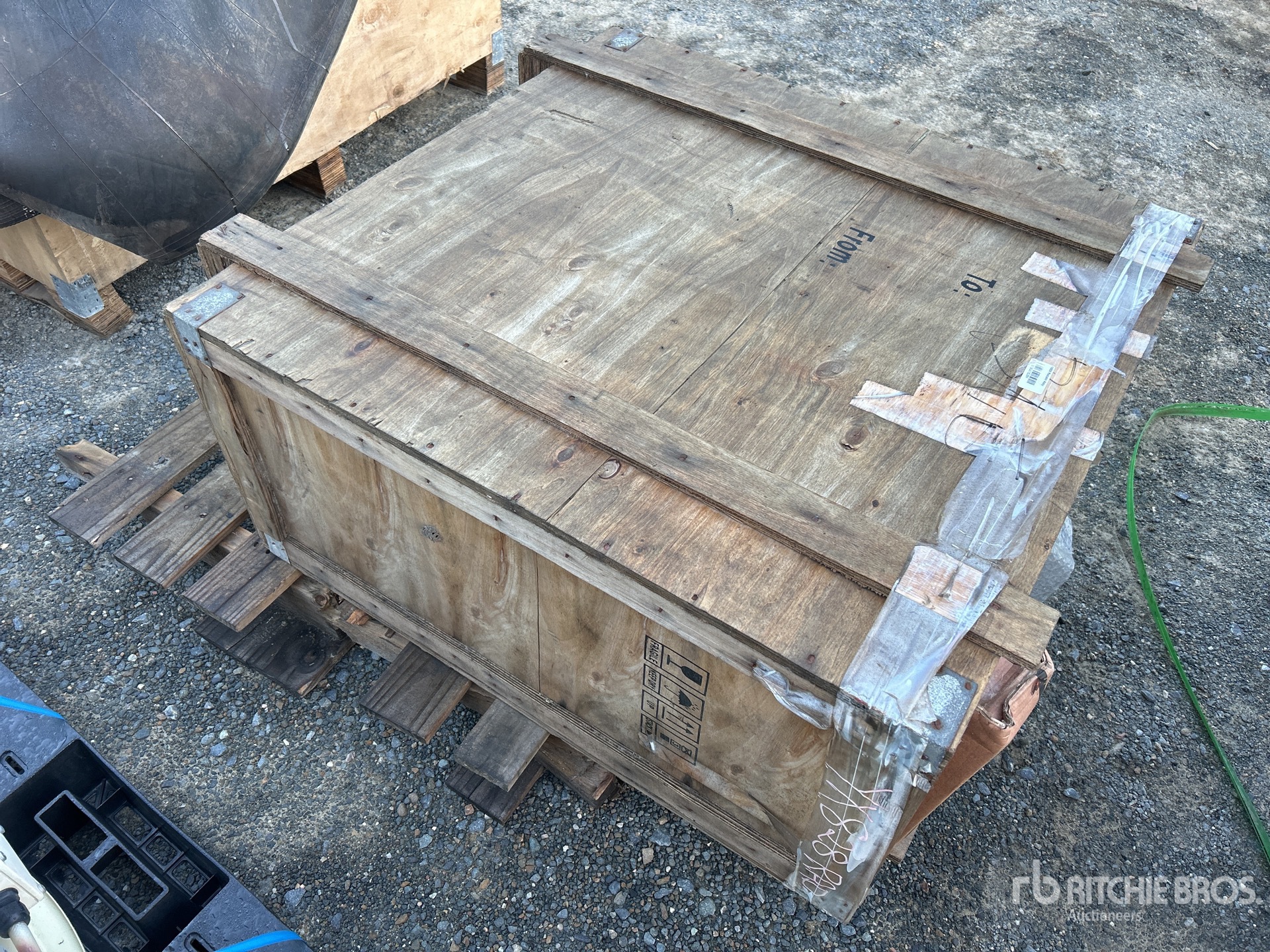 General Appearance with Picture, Right Rear Corner