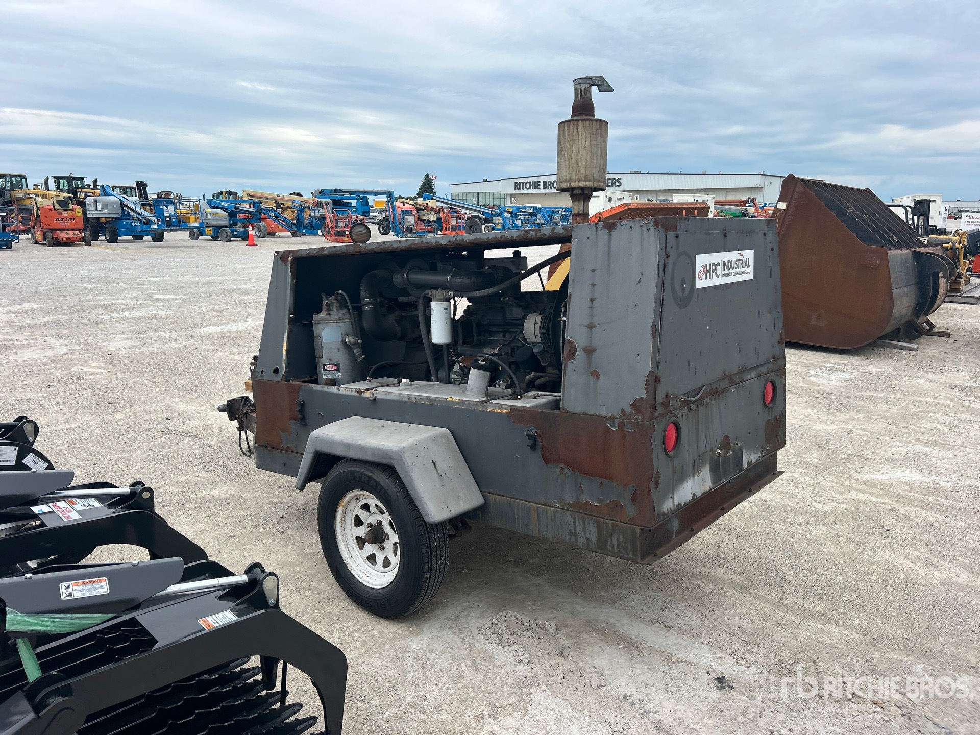 General Appearance with Picture, Left Rear Corner