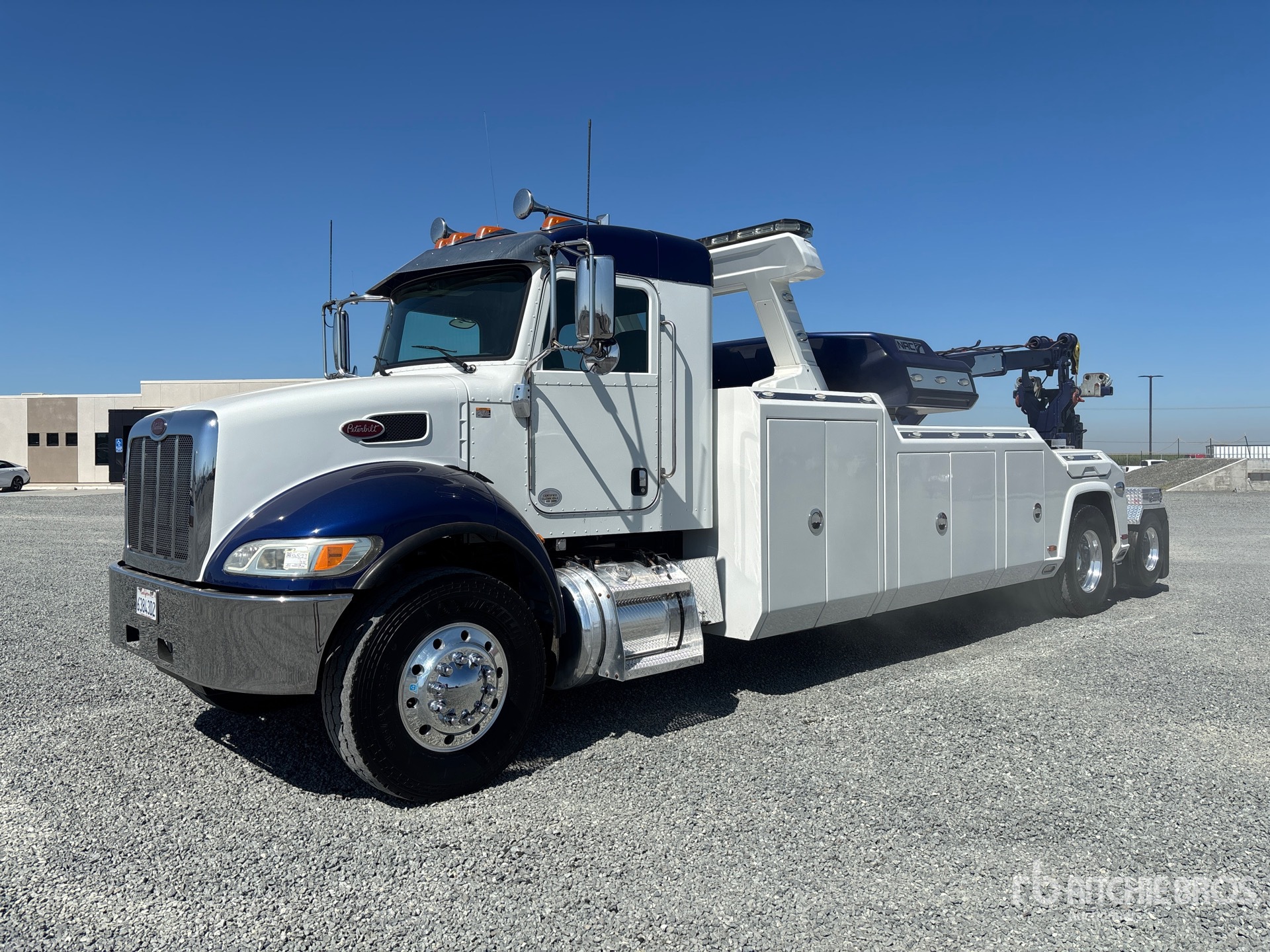 Photo of a 2016 Peterbilt 348