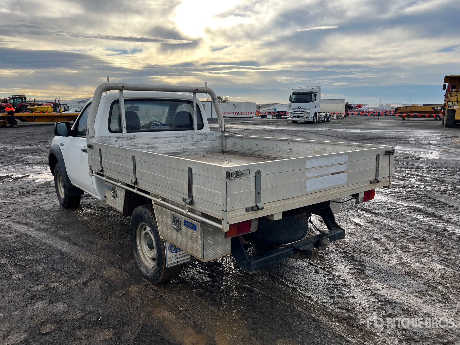 General Appearance with Foto, angolo anteriore sinistro