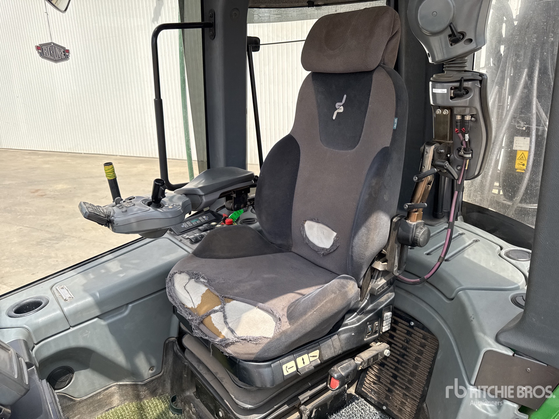 2016 John Deere 1210E