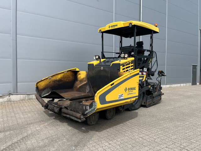 2019 Bomag BF300P-2 Wheel Asphalt Paver