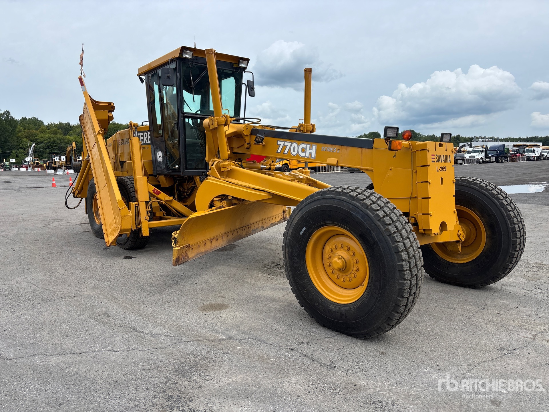 2003 John Deere 770CH