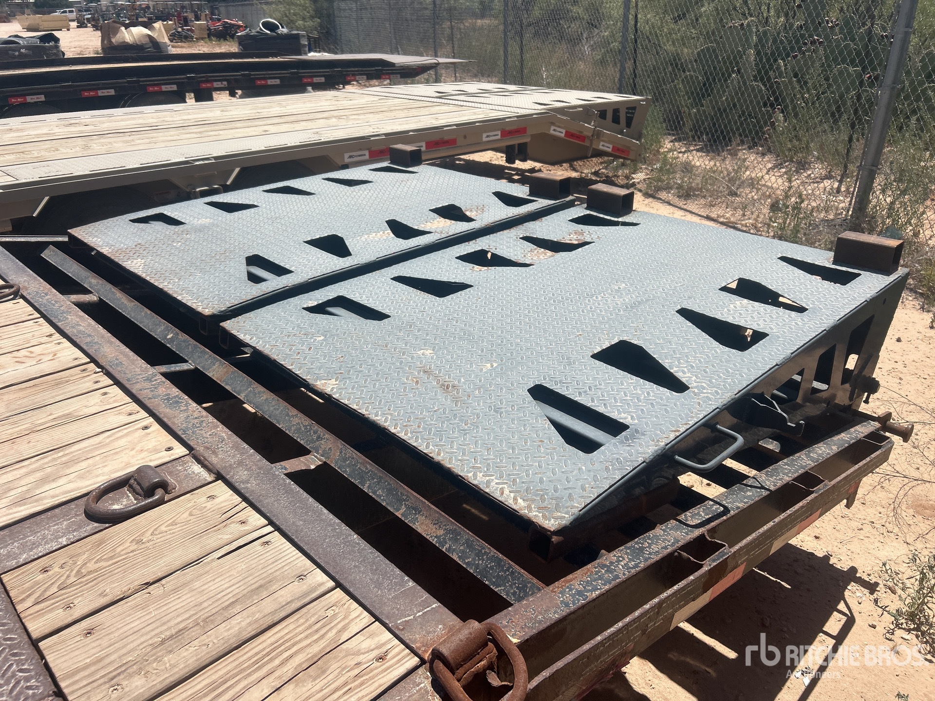 2009 Big Tex 30 ft T/A Gooseneck