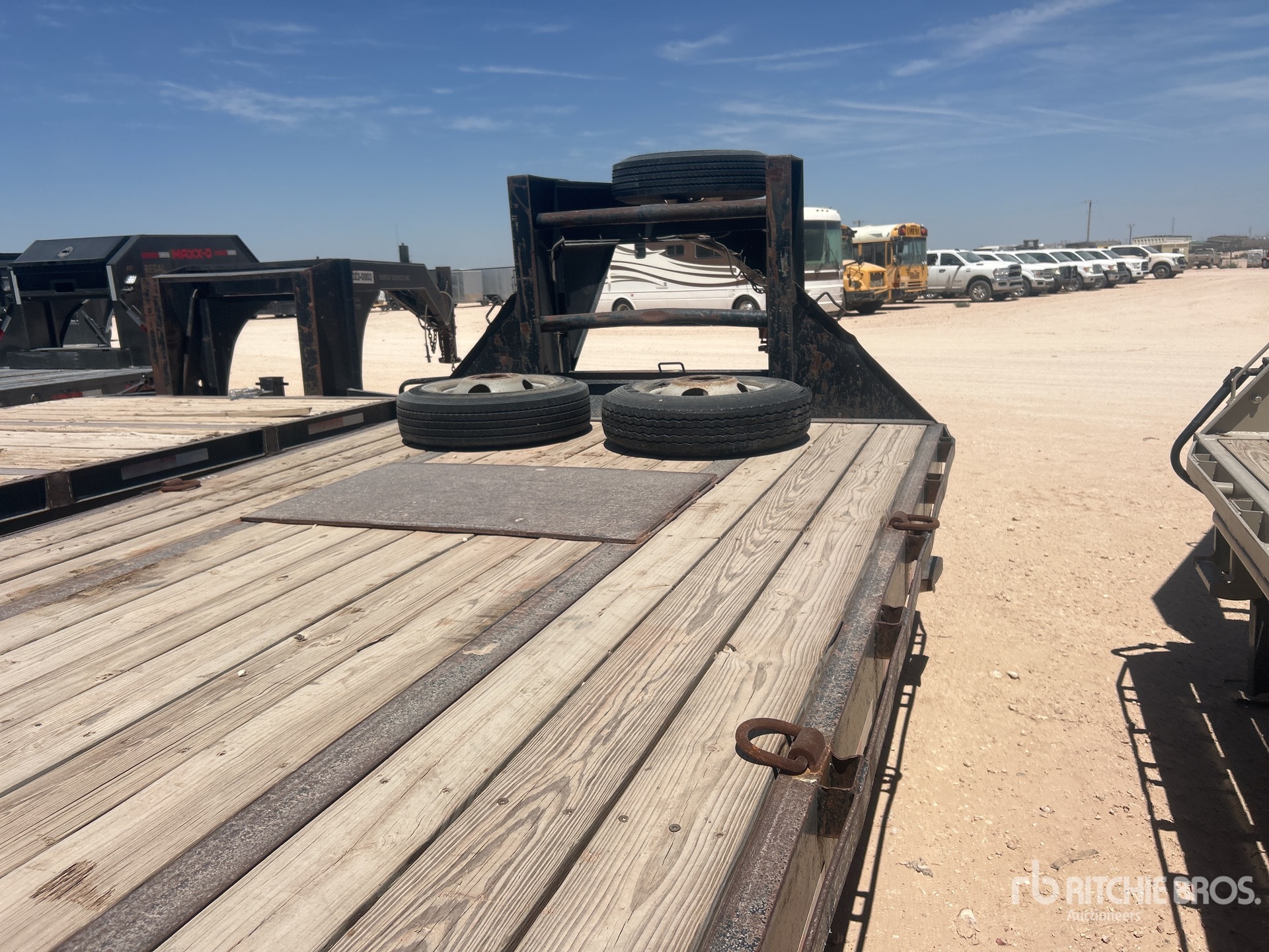 2009 Big Tex 30 ft T/A Gooseneck