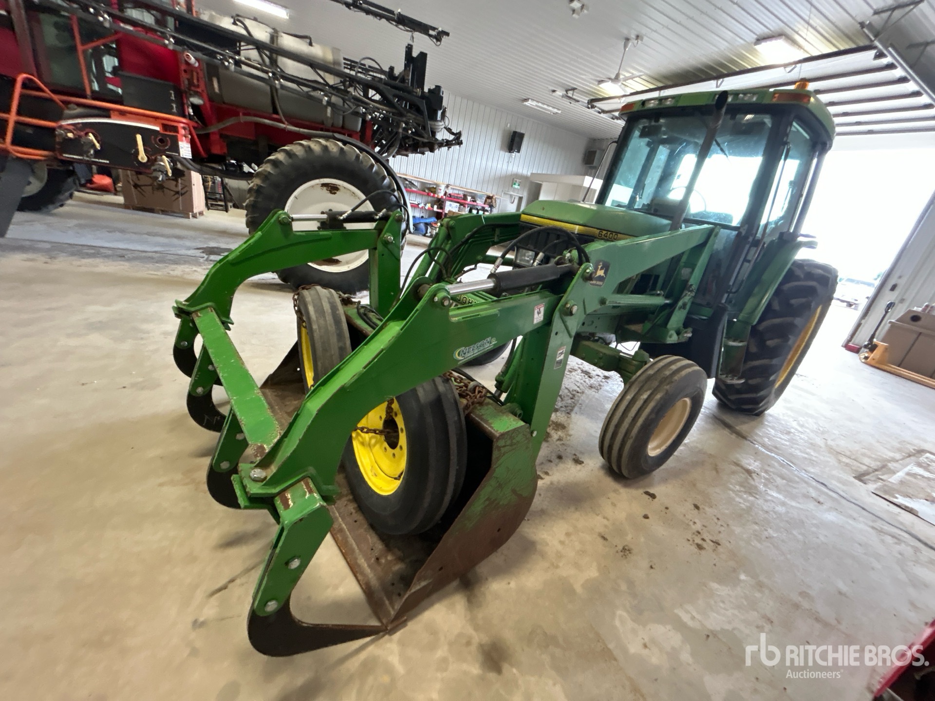 Photo of a 1995 John Deere 6400