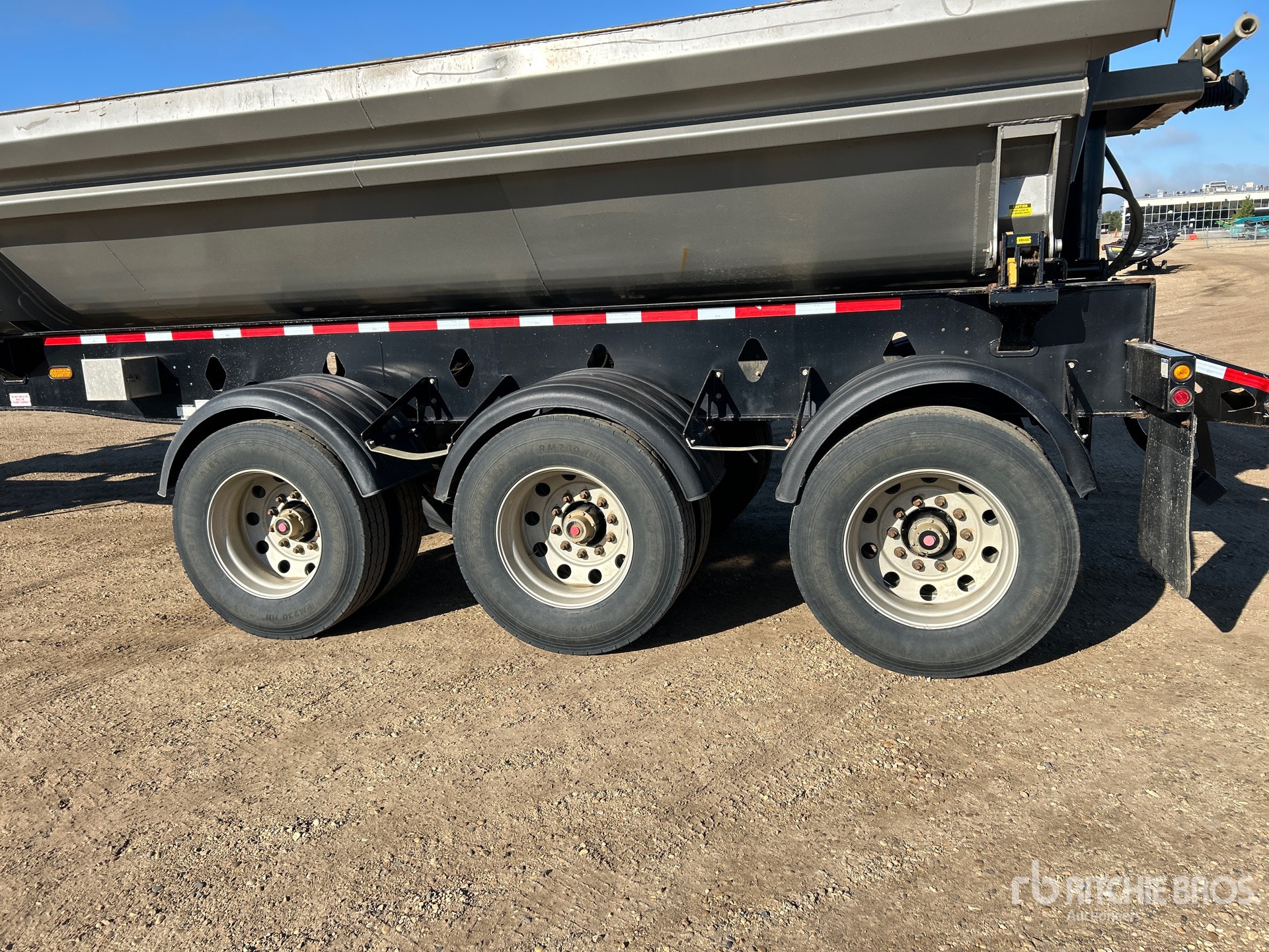 2019 Cross Country 40 FT TRI/A