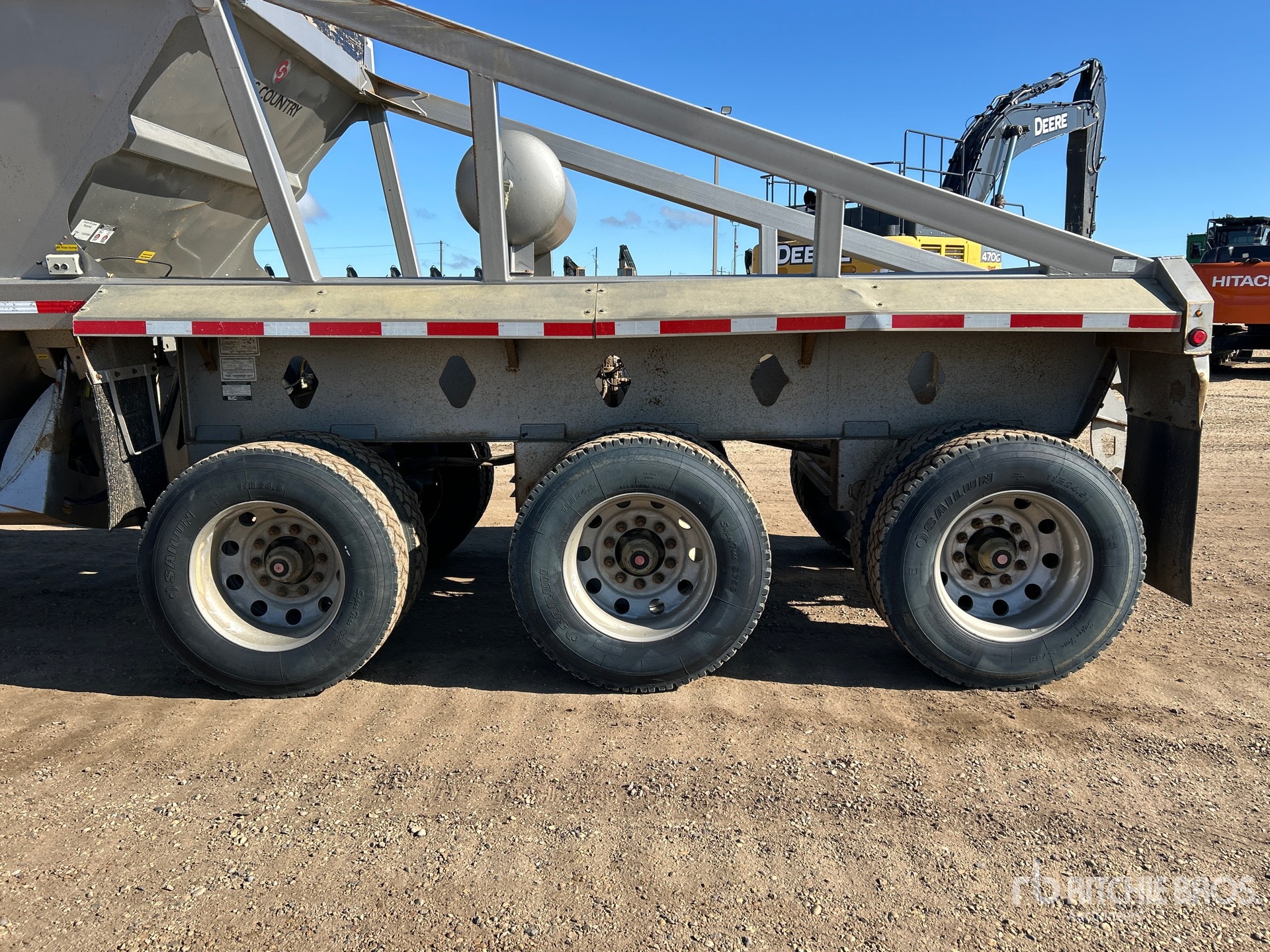 2017 Cross Country 40 ft Tri/A
