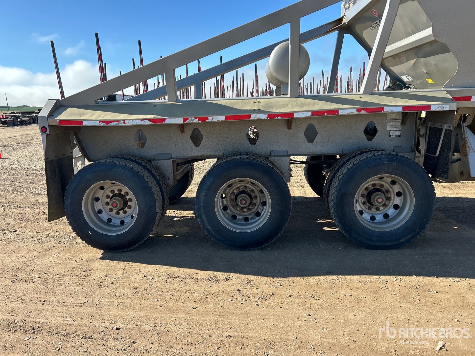 2017 Cross Country 40 ft Tri/A