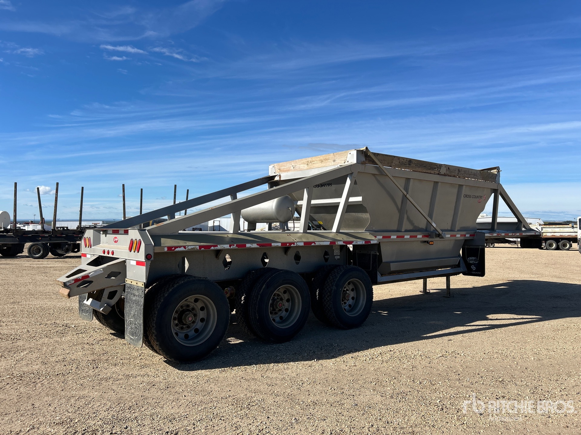 2017 Cross Country 40 ft Tri/A