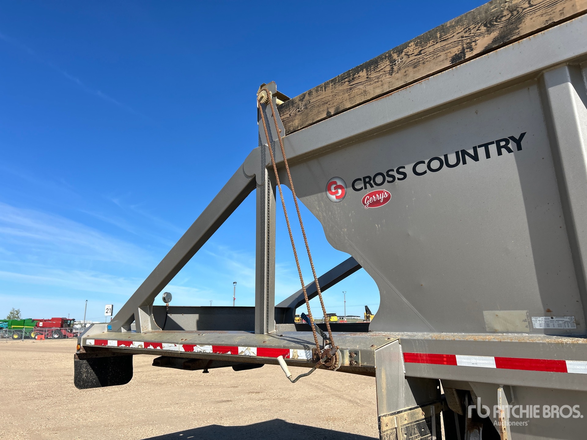 2017 Cross Country 40 ft Tri/A