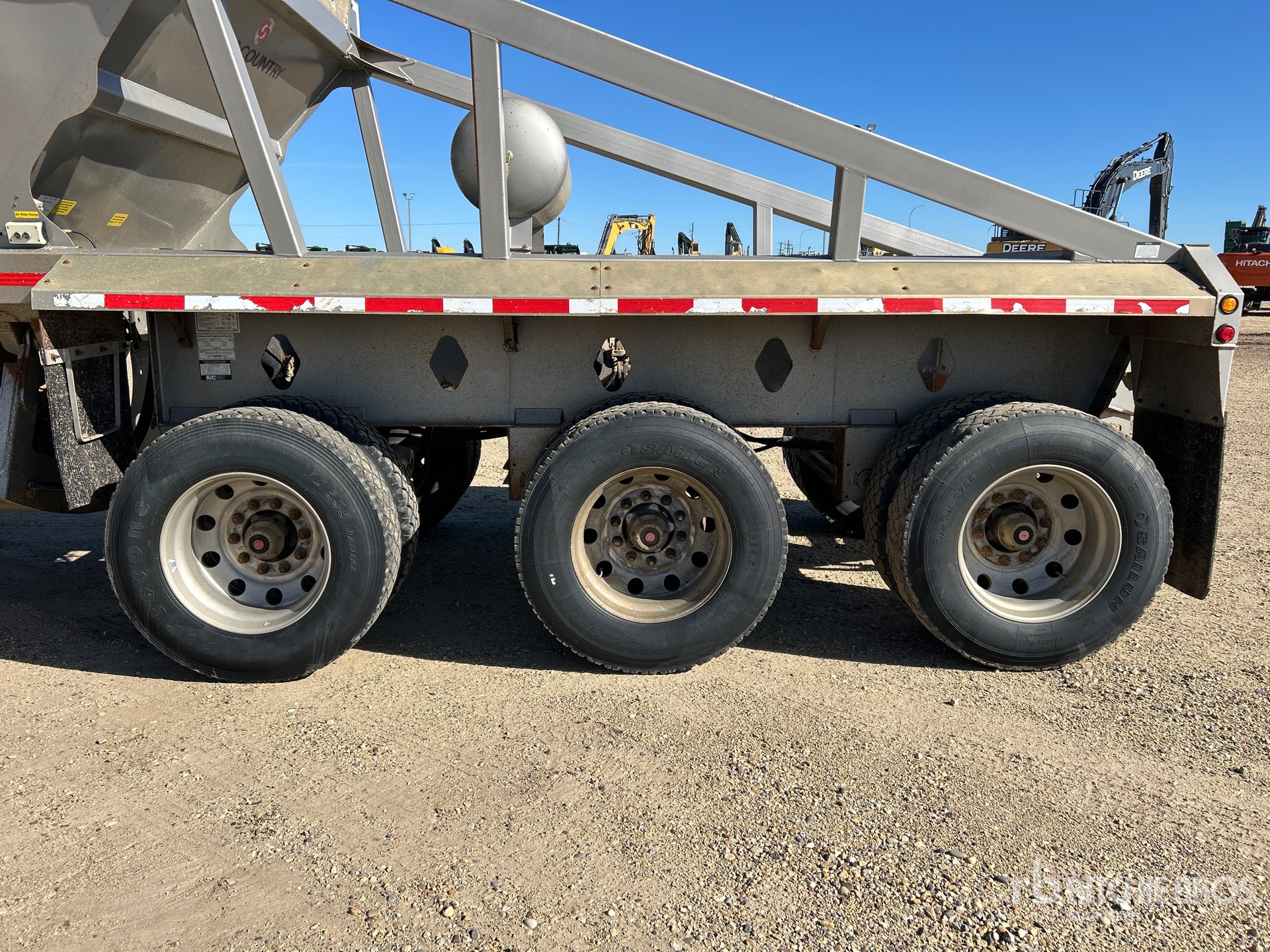 2017 Cross Country 40 ft Tri/A