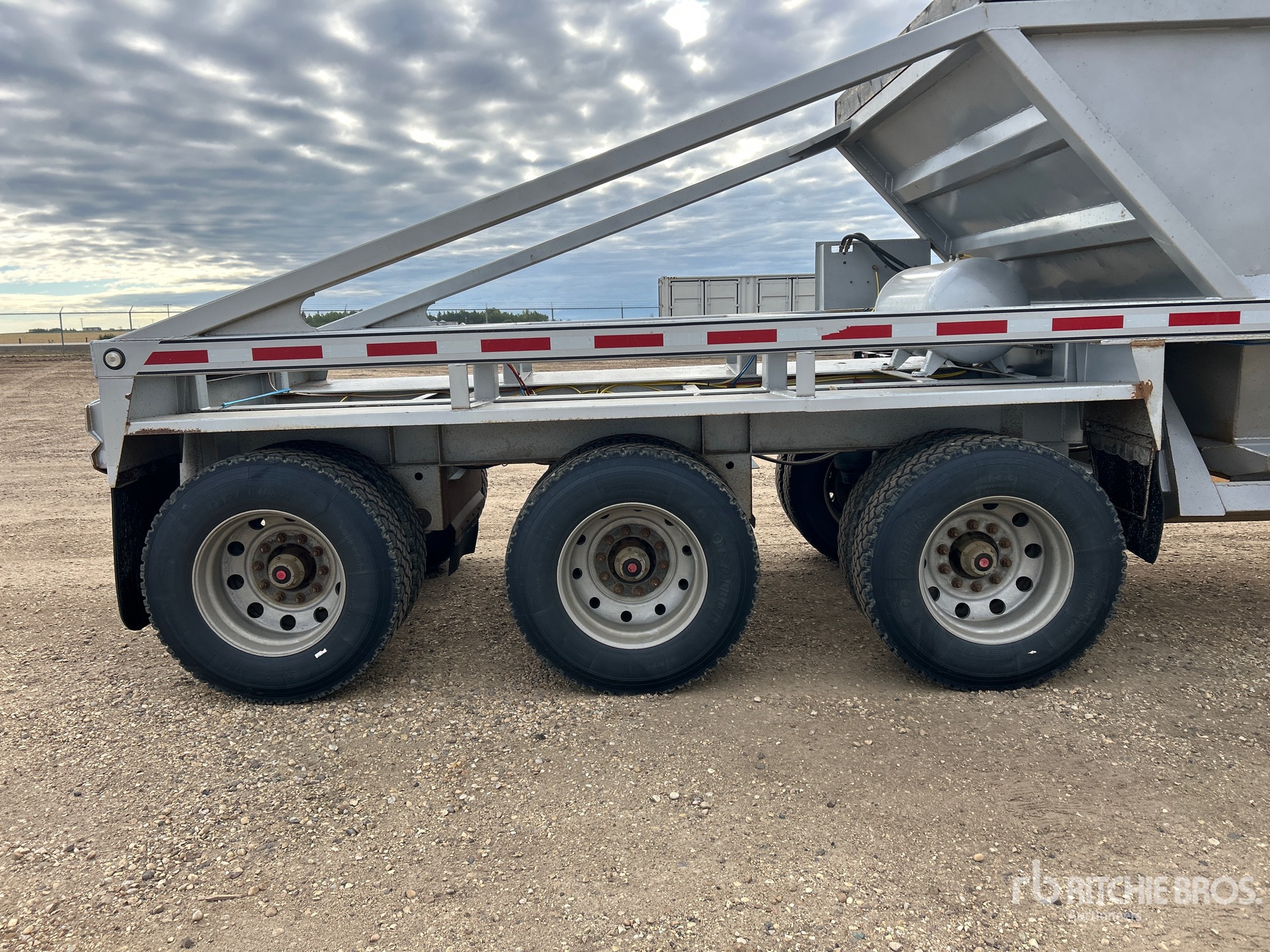2021 Decap 42 ft Tri/A