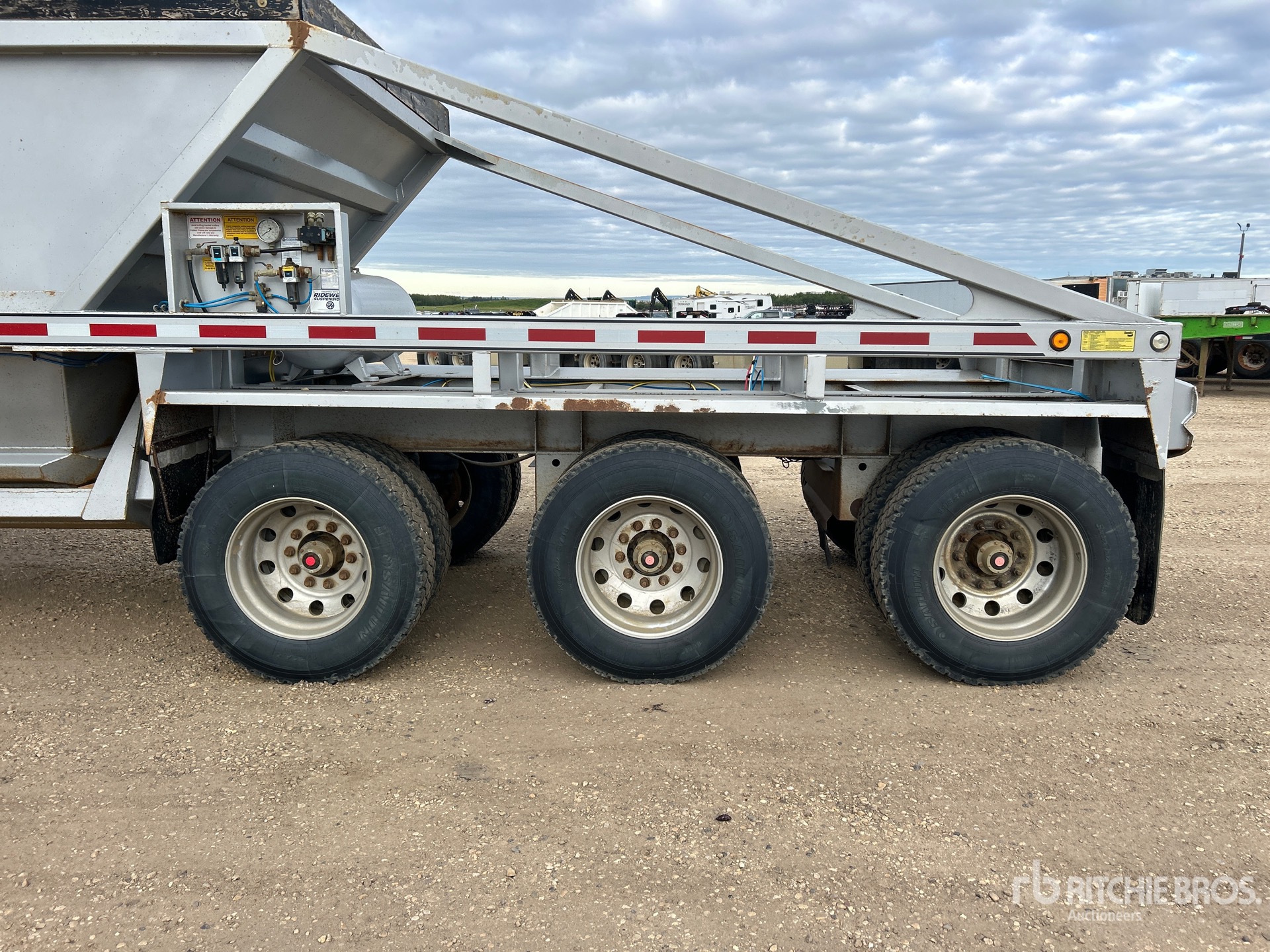 2021 Decap 42 ft Tri/A