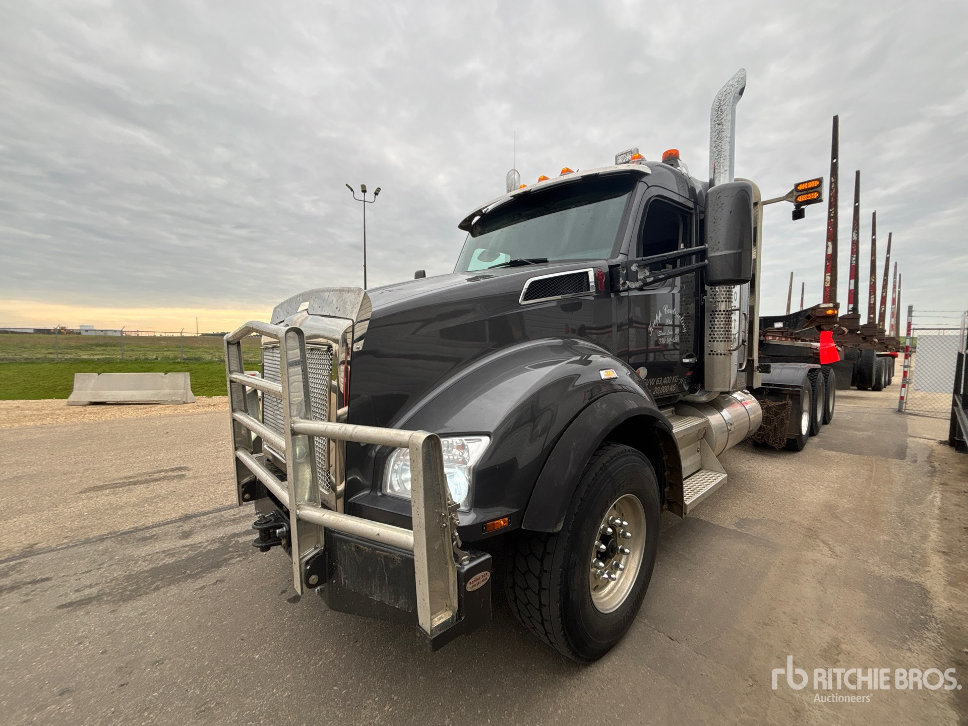 2025 Kenworth T880