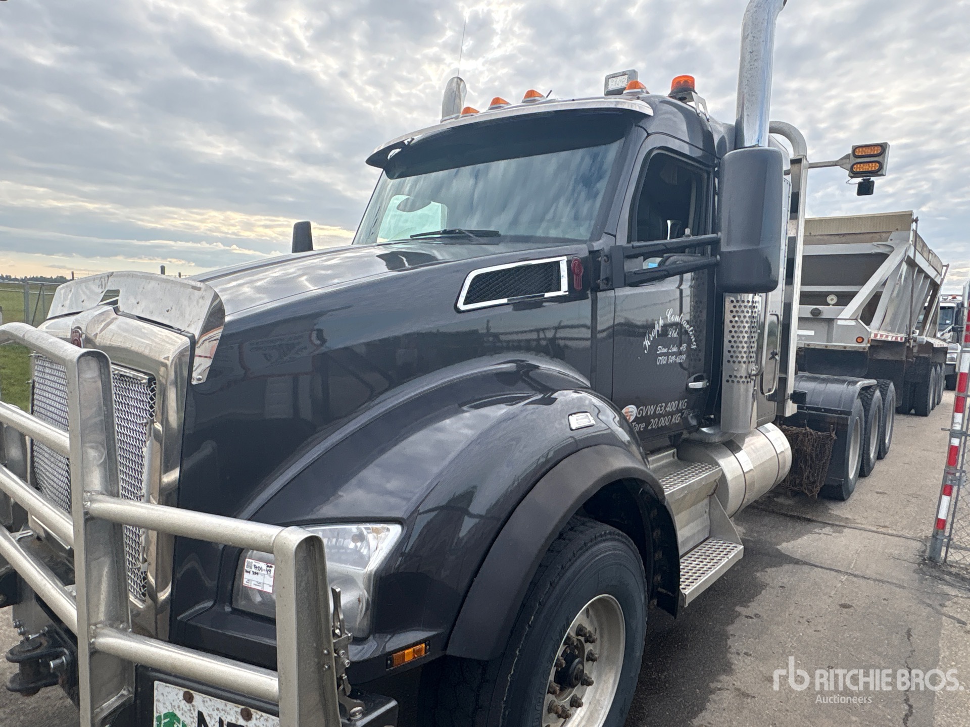 2024 Kenworth T880