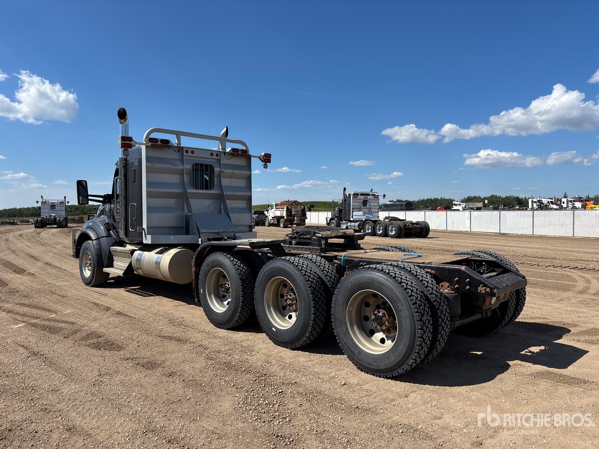 2023 Kenworth T880
