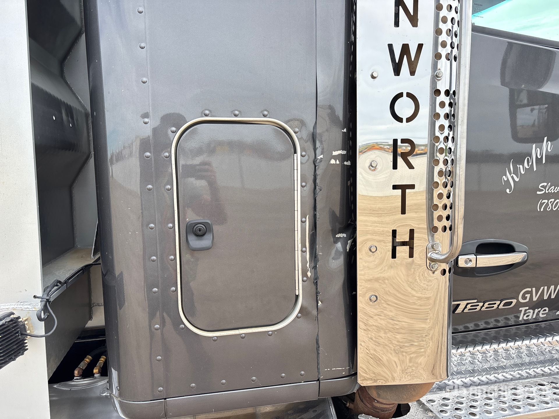 2023 Kenworth T880