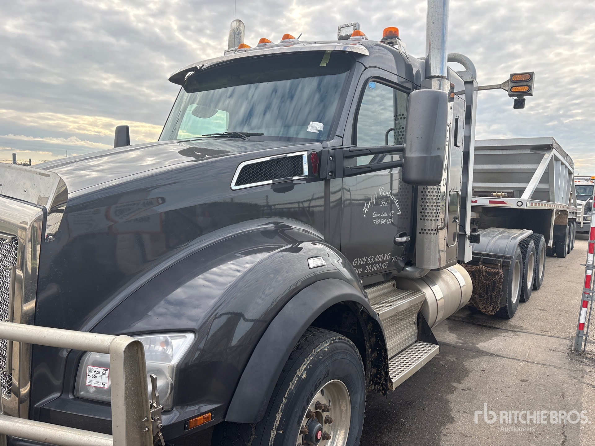 2023 Kenworth T880