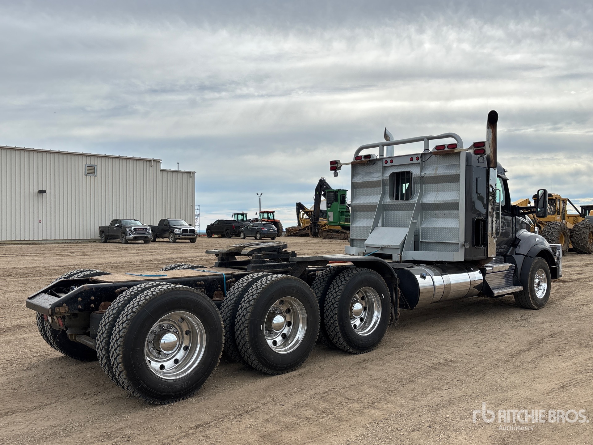 2023 Kenworth T880