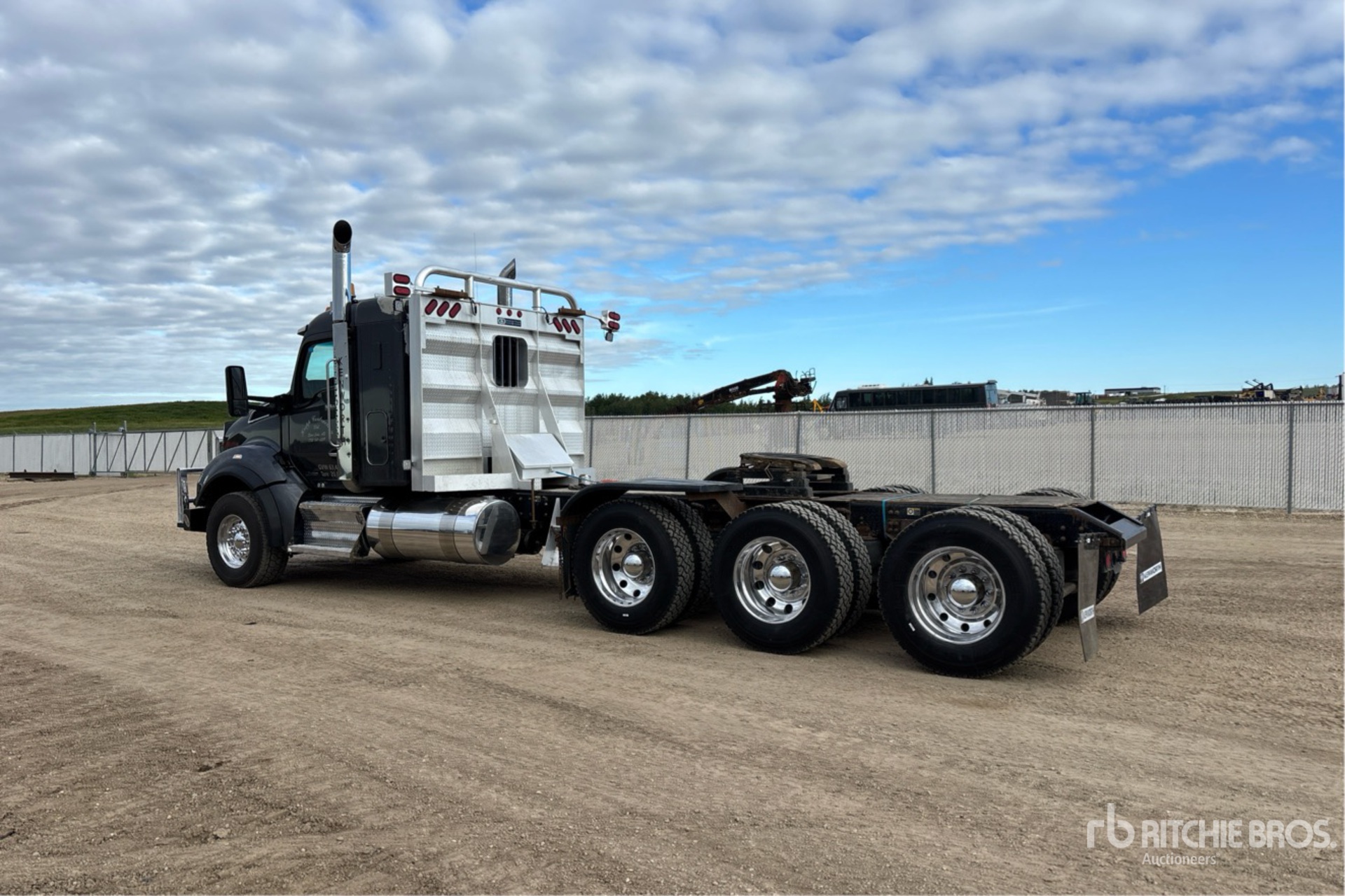 2022 Kenworth T880