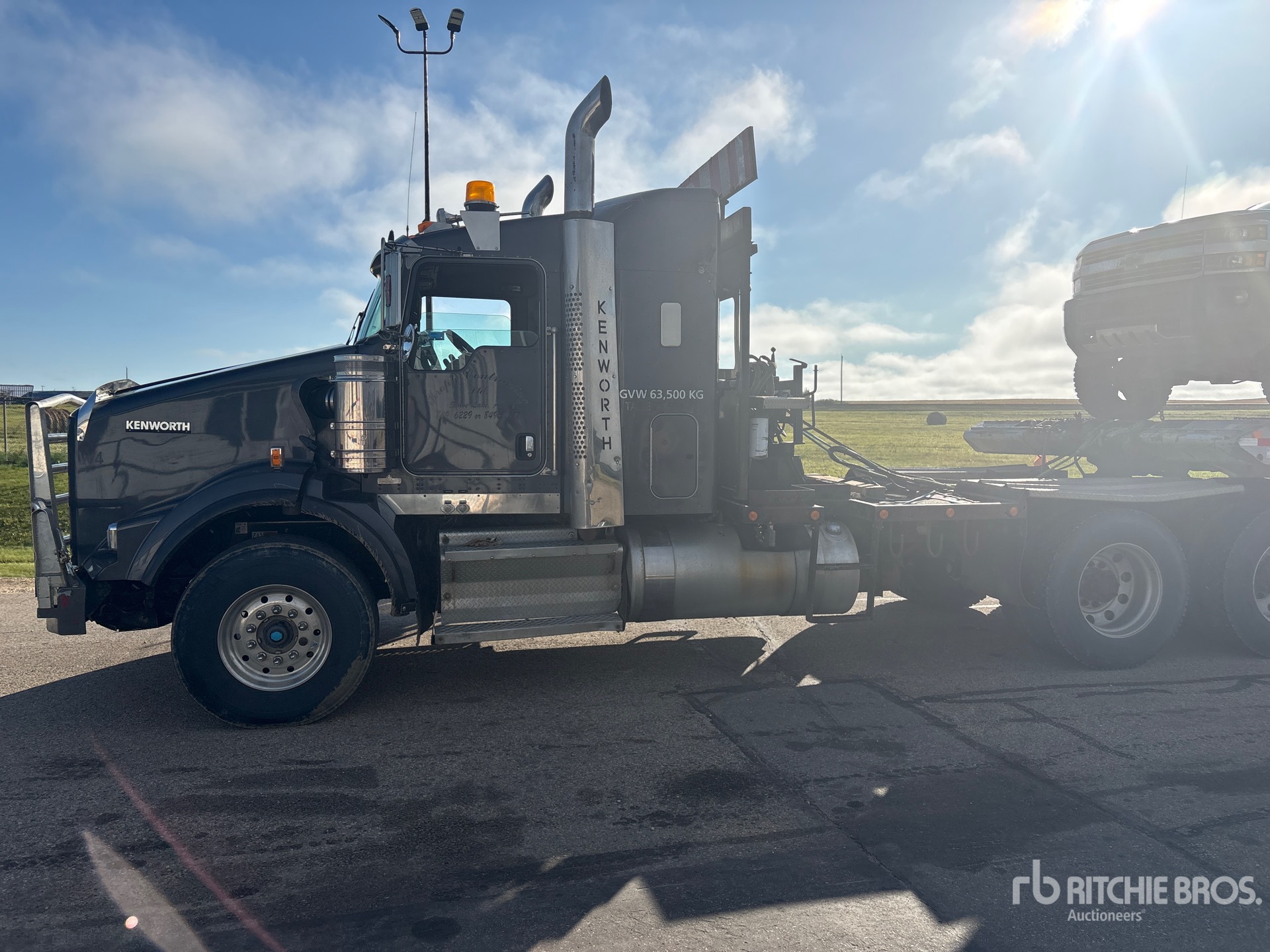 2013 Kenworth 8x6 Sleeper