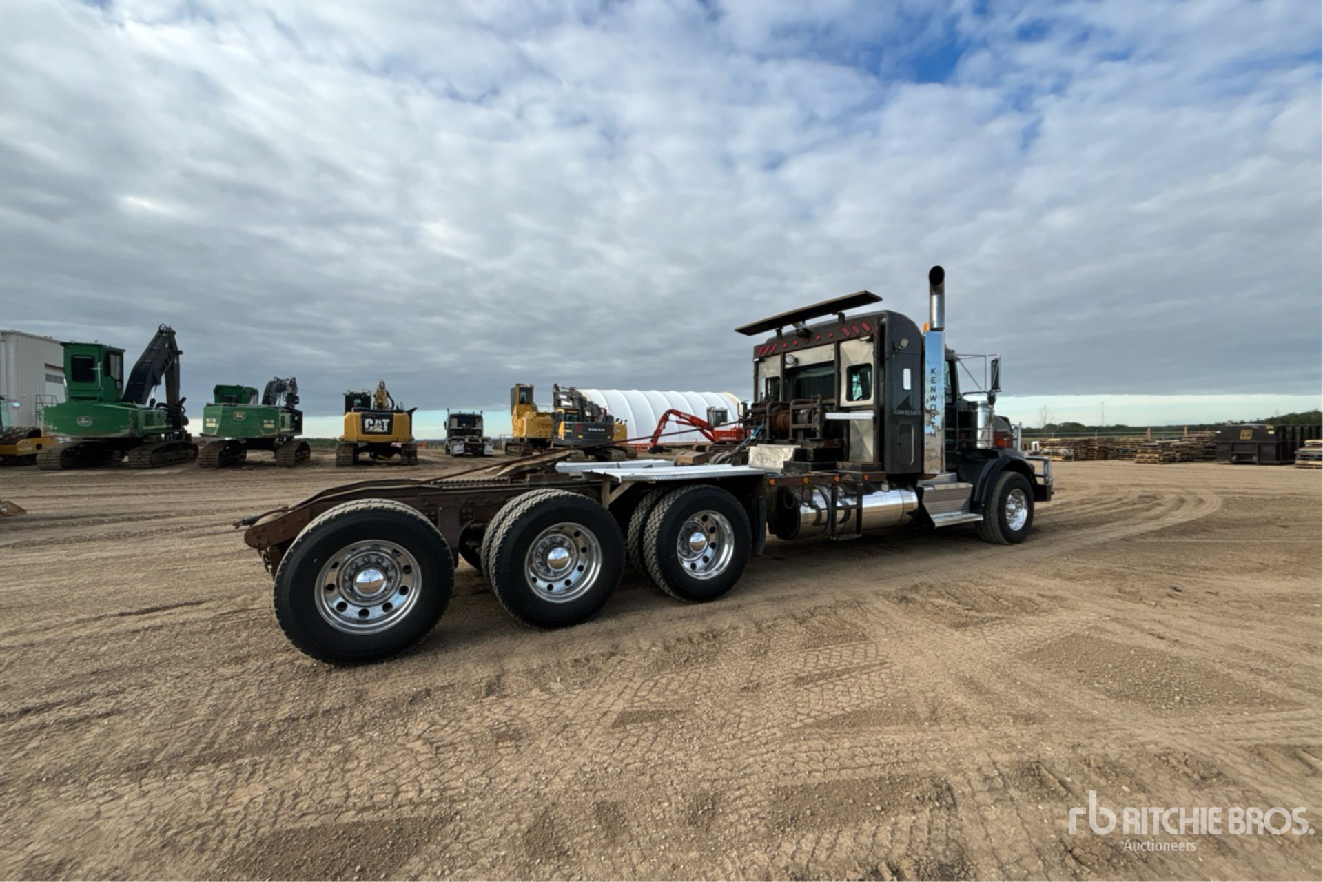 2013 Kenworth 8X6 SLEEPER