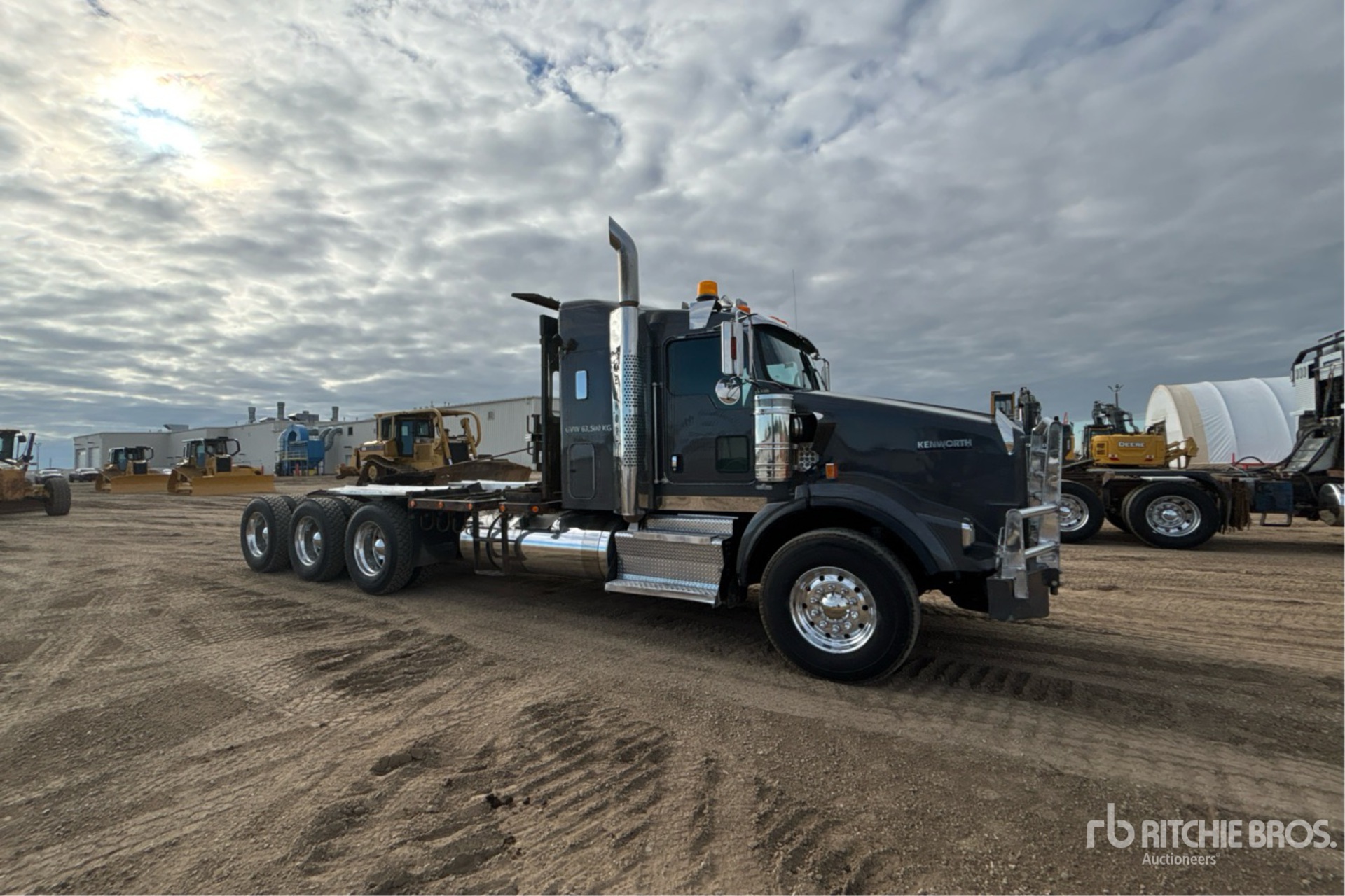 2013 Kenworth 8X6 SLEEPER