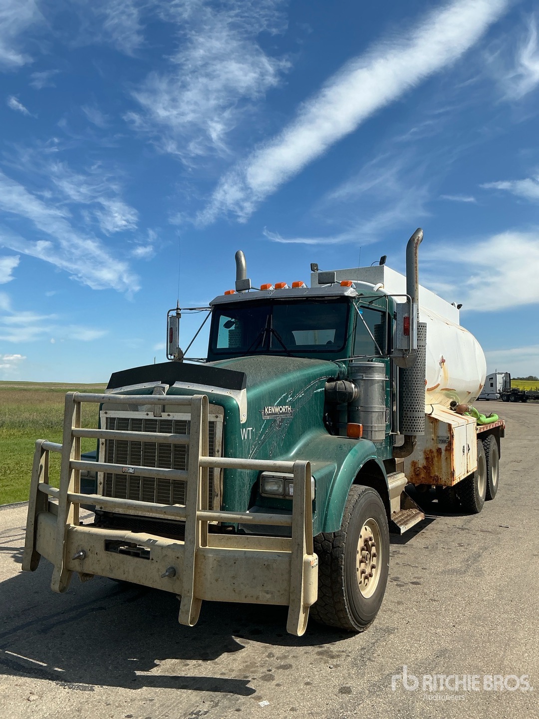 Photo of a 1999 Kenworth T800B