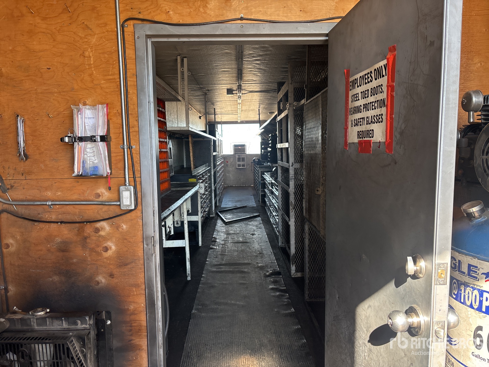 2005 Great Dane 7811TZ-1AR53