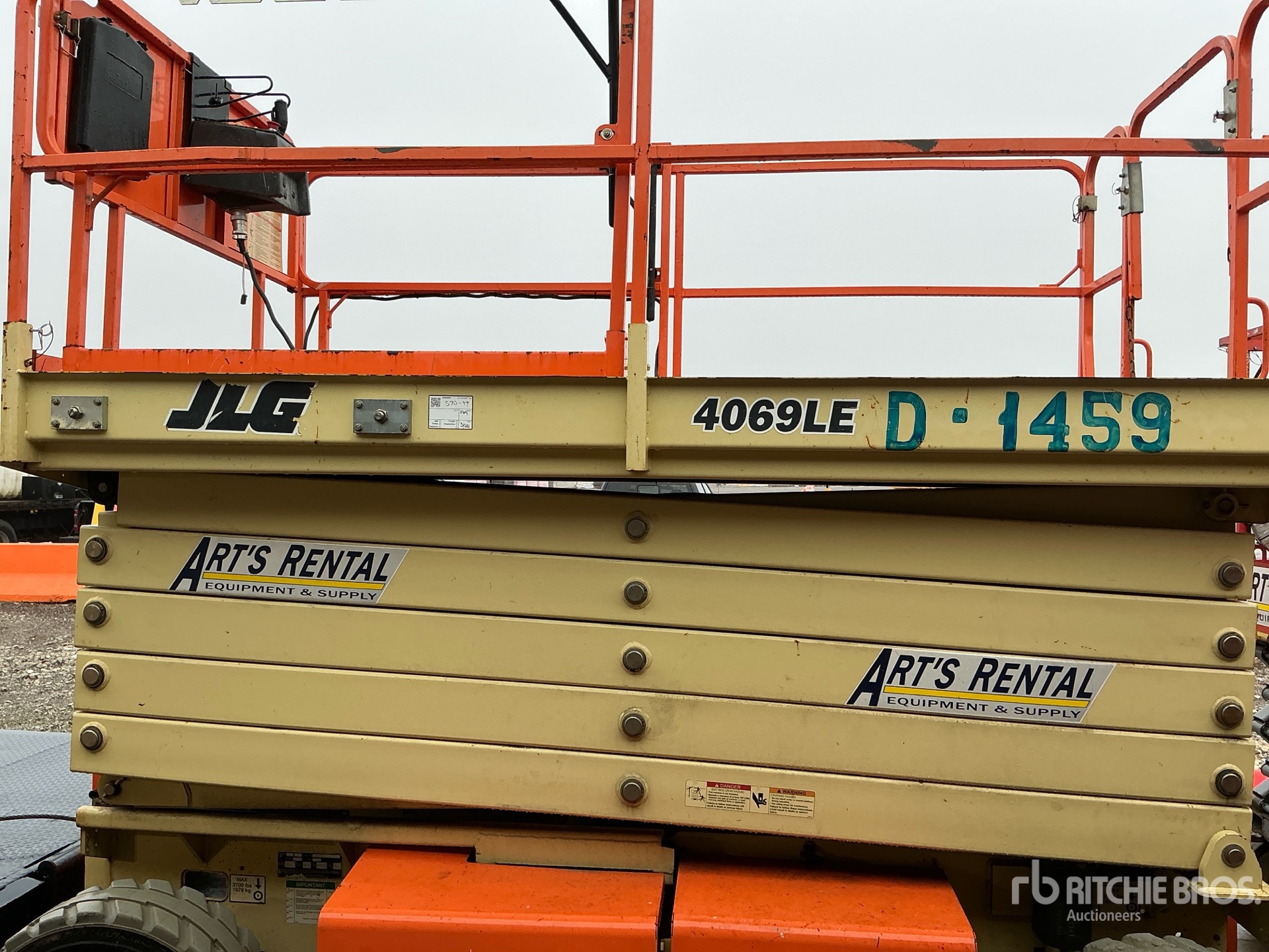 Photo of a 2015 JLG 4069LE