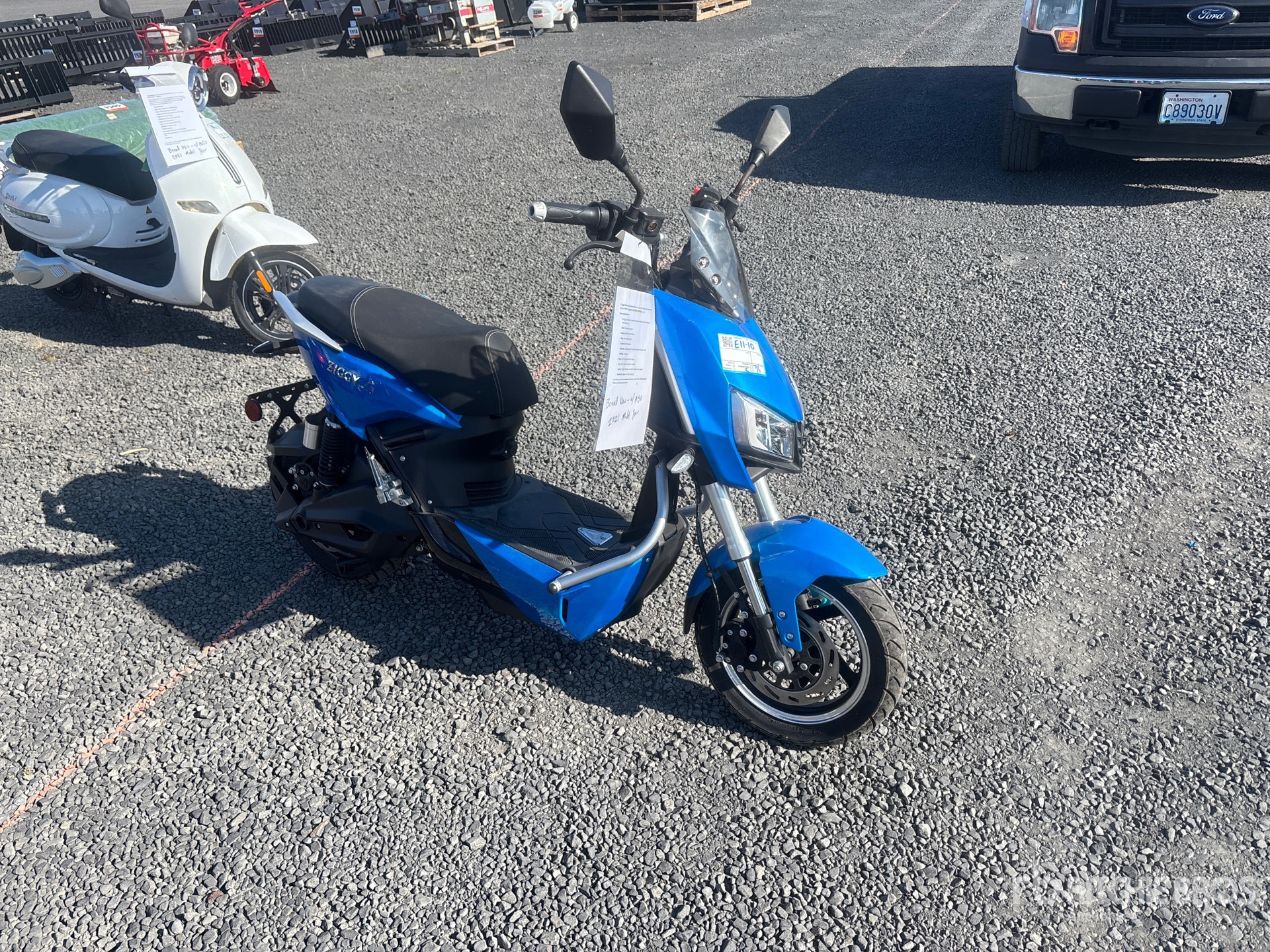 General Appearance with Picture, Right Front Corner