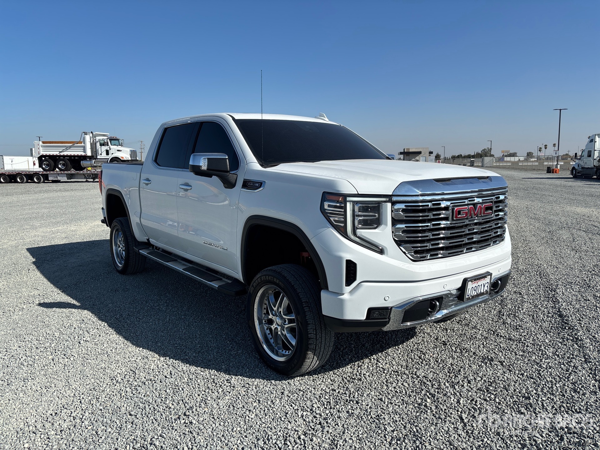 General Appearance with Picture, Right Front Corner