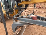 Hydraulics with Saddle Positioning Cylinder
